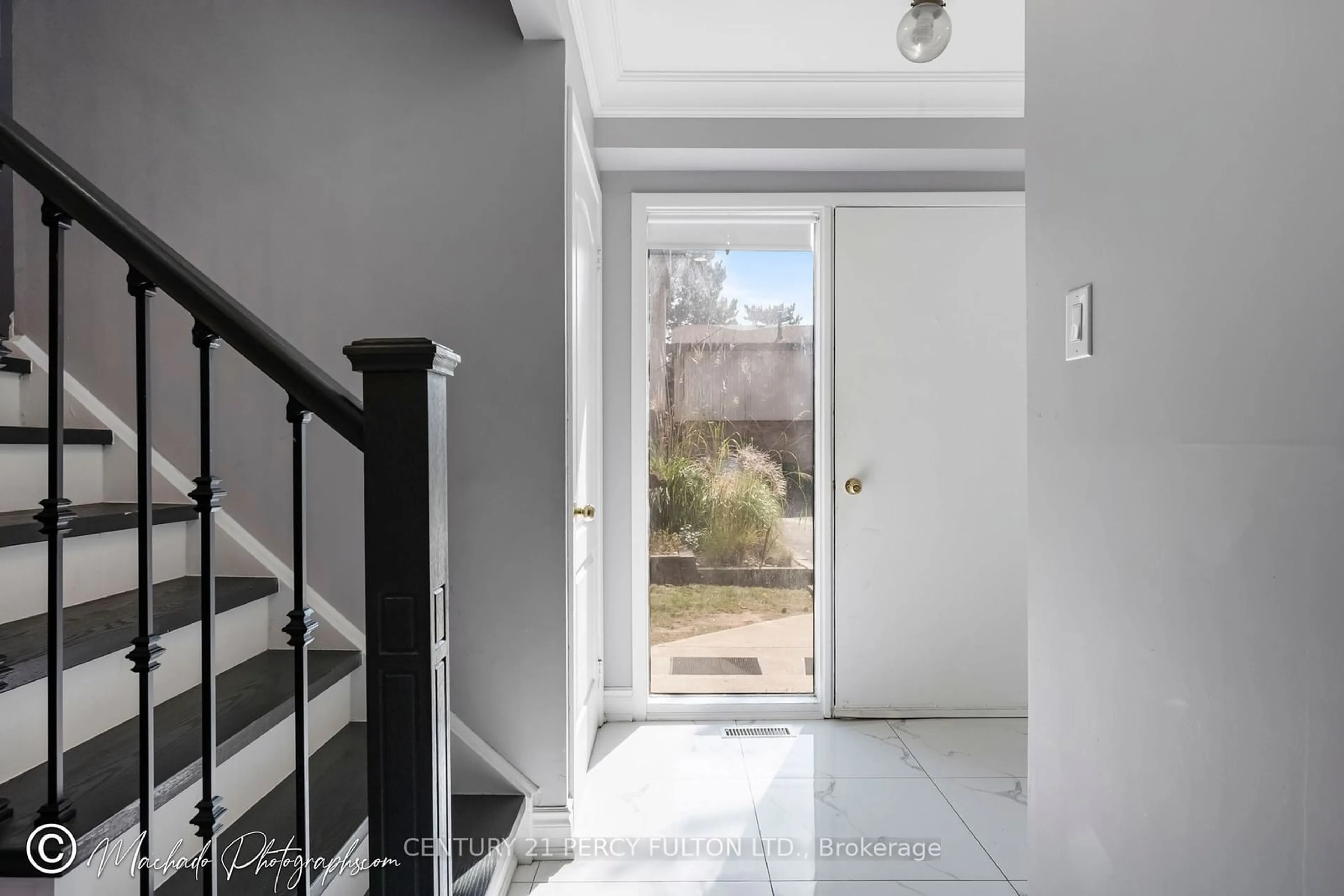 Indoor entryway for 59 Kenninghall Blvd #2, Mississauga Ontario L5N 1J6