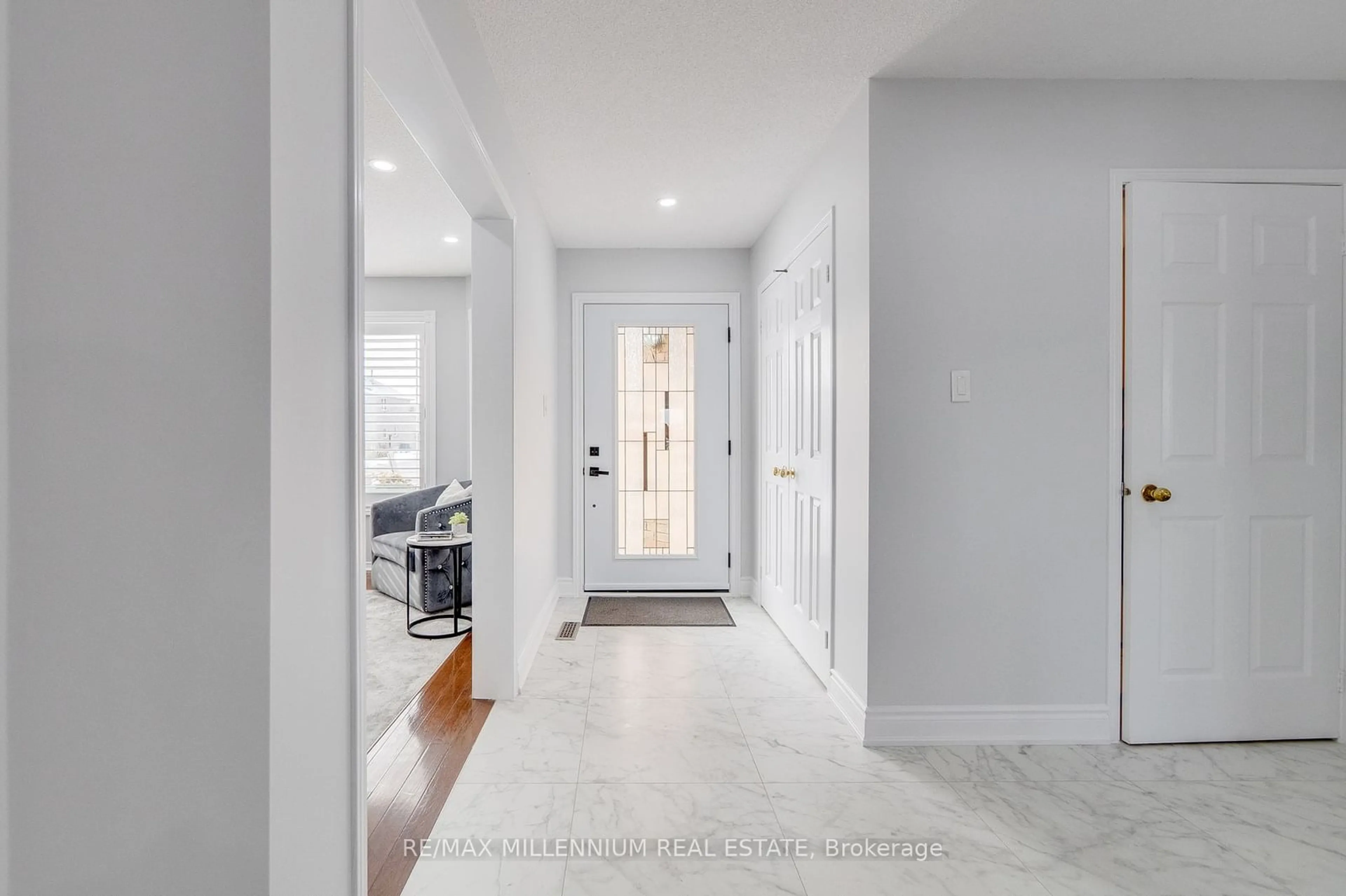 Indoor entryway for 6657 Lisgar Dr, Mississauga Ontario L5N 6V9