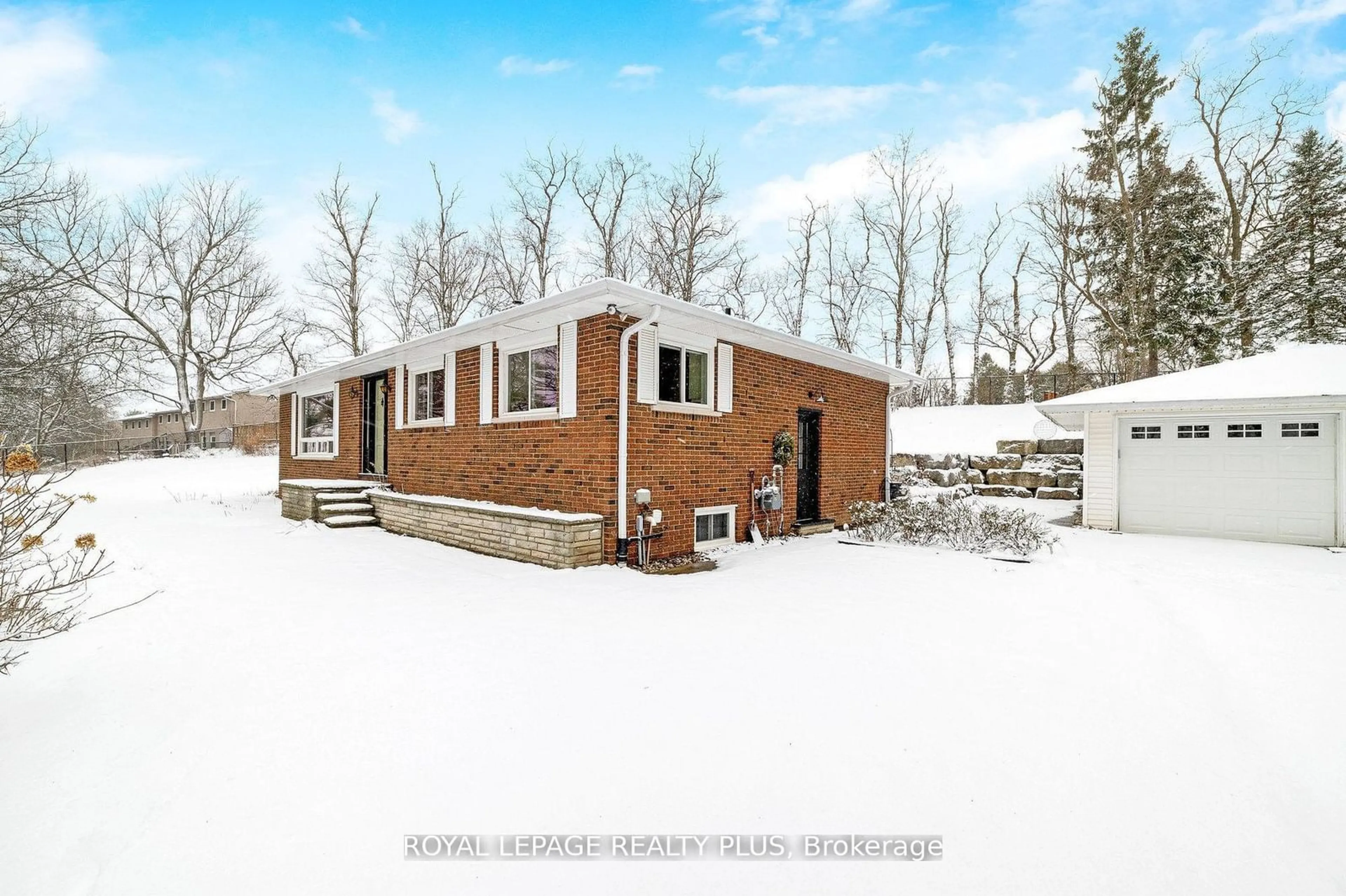 A pic from outside/outdoor area/front of a property/back of a property/a pic from drone, building for 25 Caroline St, Halton Hills Ontario L7G 2J5