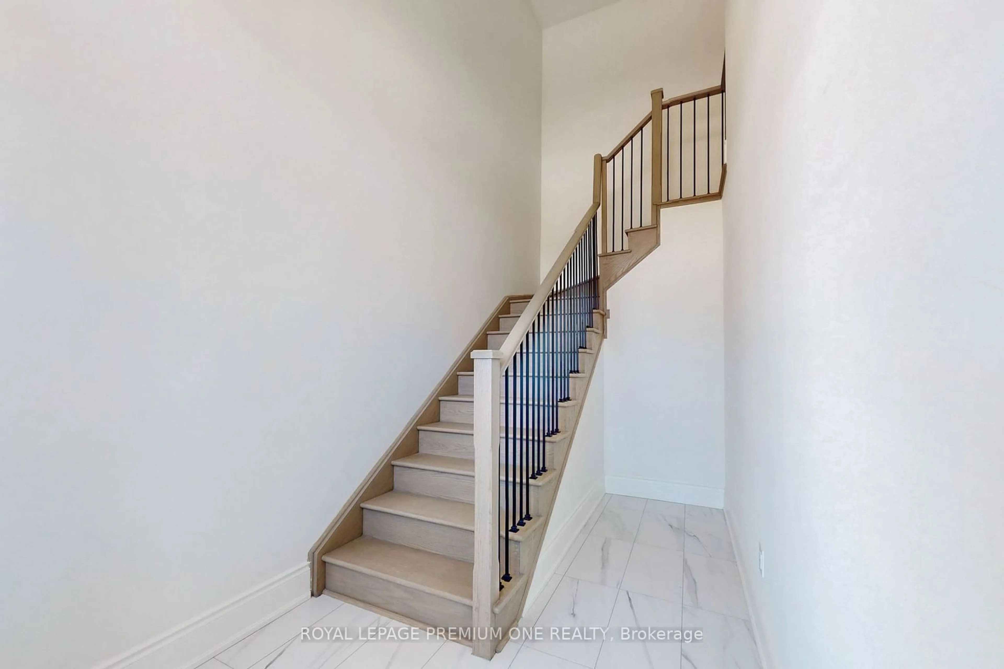 Stairs for 44 James Walker Ave, Caledon Ontario L7C 1R5