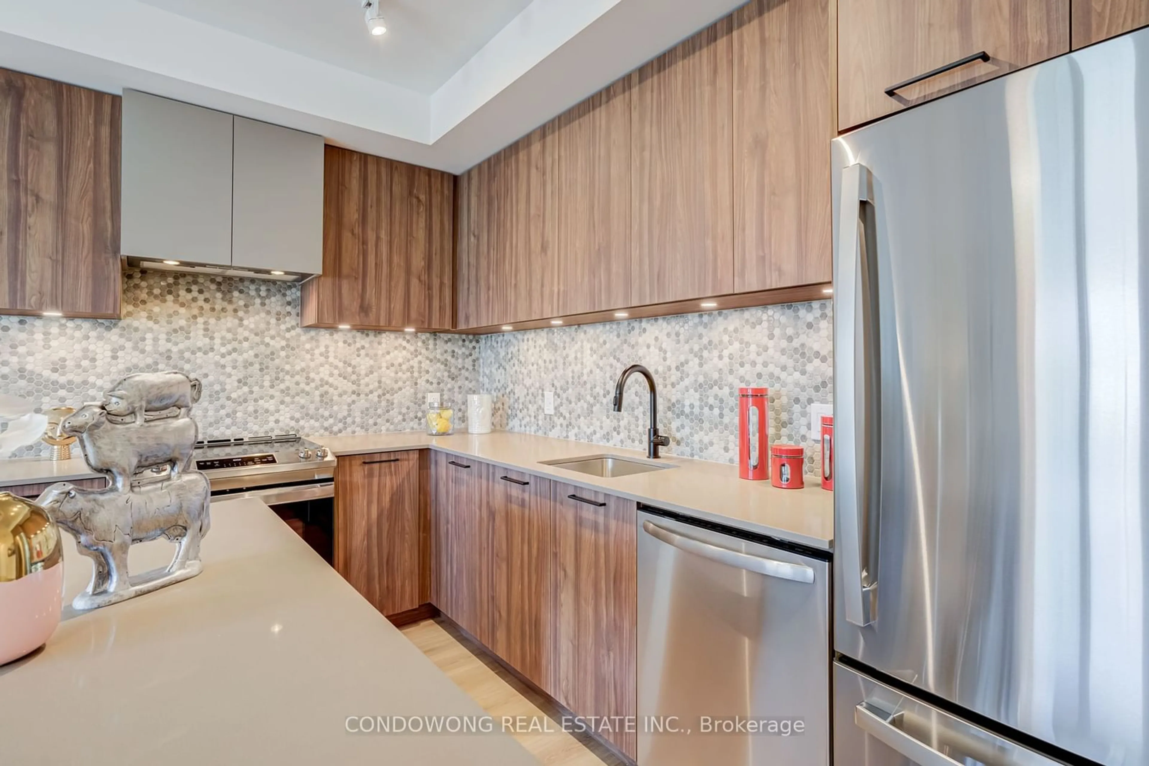 Contemporary kitchen, ceramic/tile floor for 20 Lagerfeld Dr #17, Brampton Ontario L7A 5L4