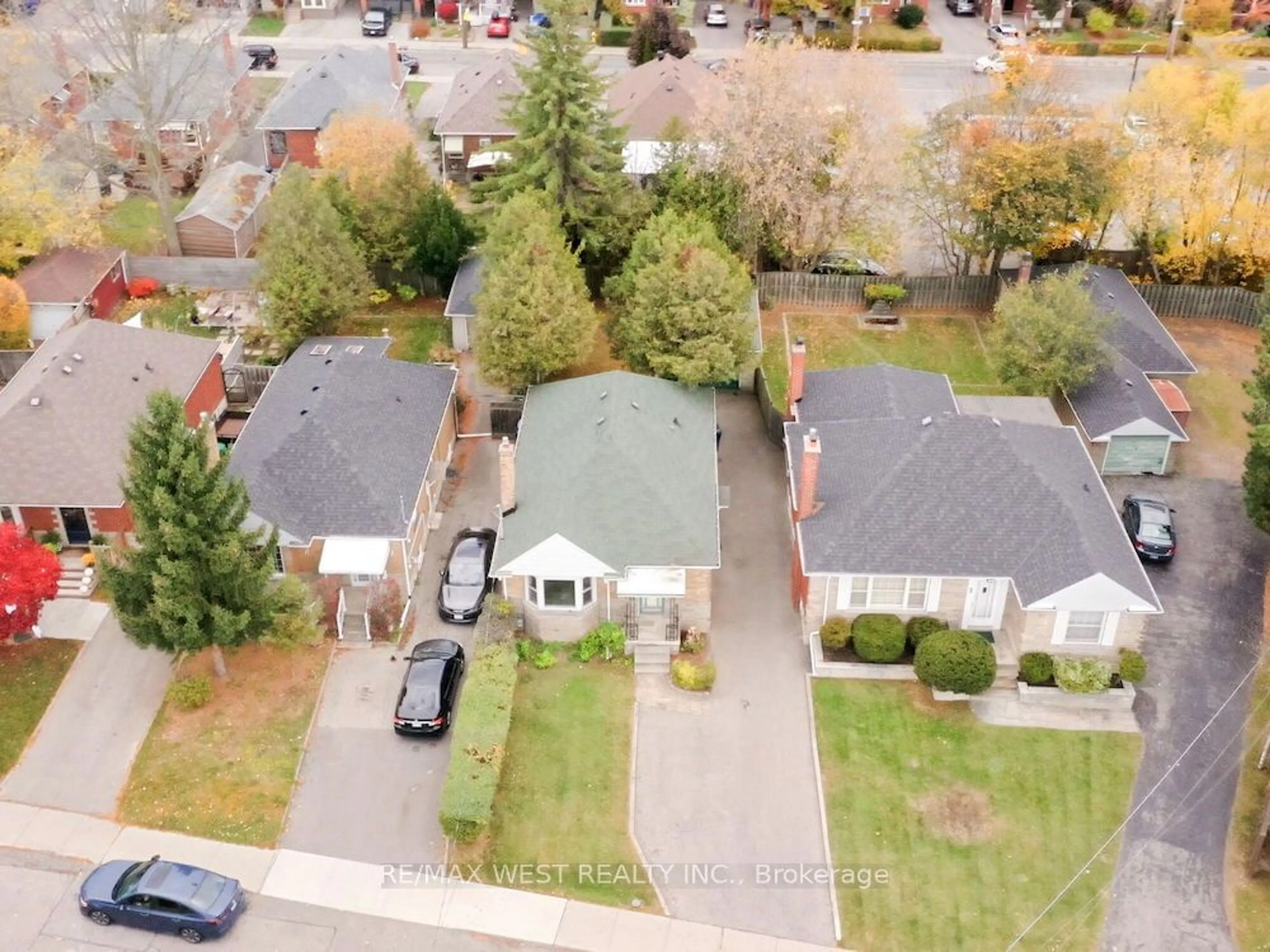 A pic from outside/outdoor area/front of a property/back of a property/a pic from drone, street for 4 Allen Ave, Toronto Ontario M8V 1R8