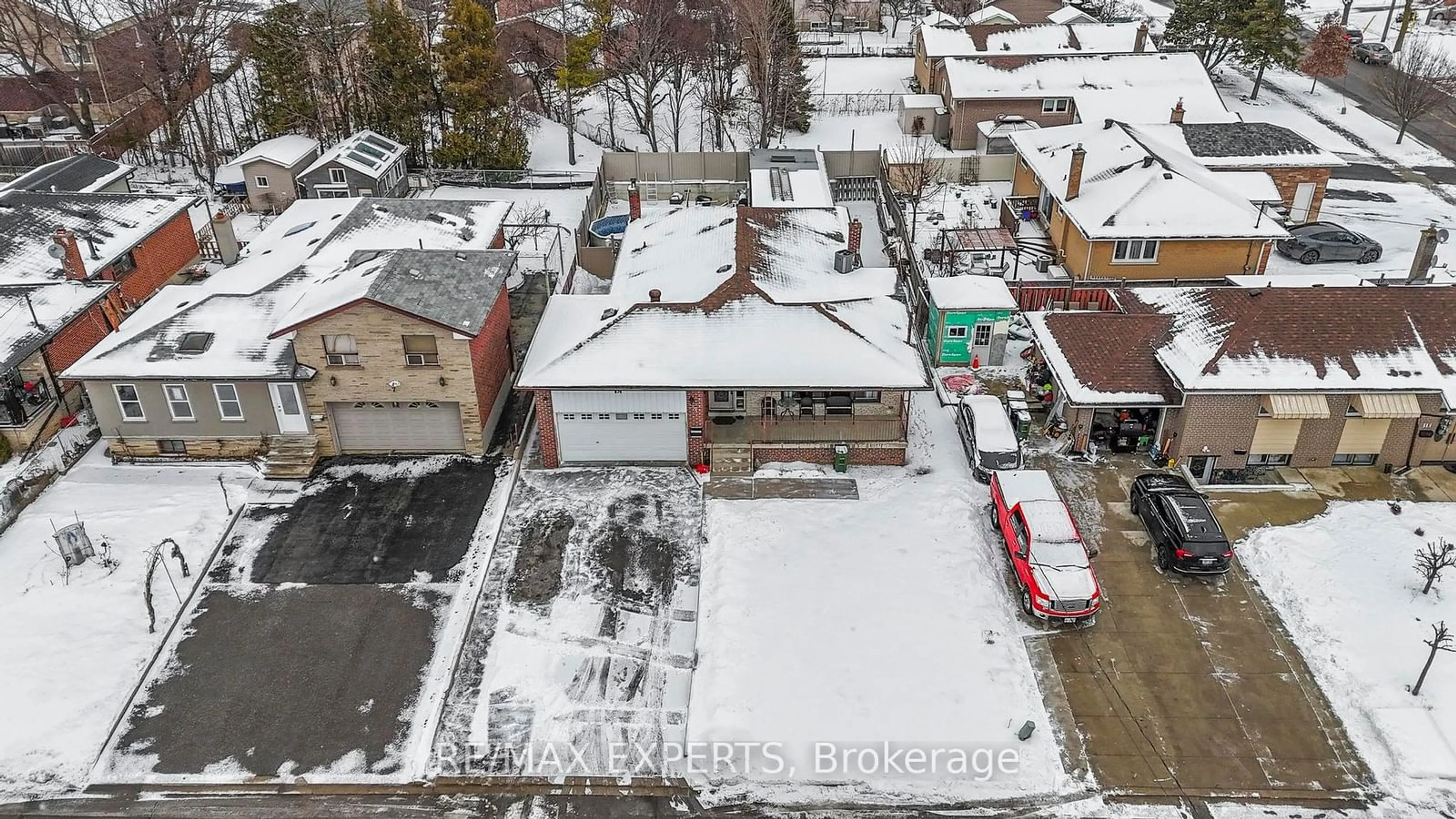 A pic from outside/outdoor area/front of a property/back of a property/a pic from drone, street for 5 Troutbrooke Dr, Toronto Ontario M3M 1S4