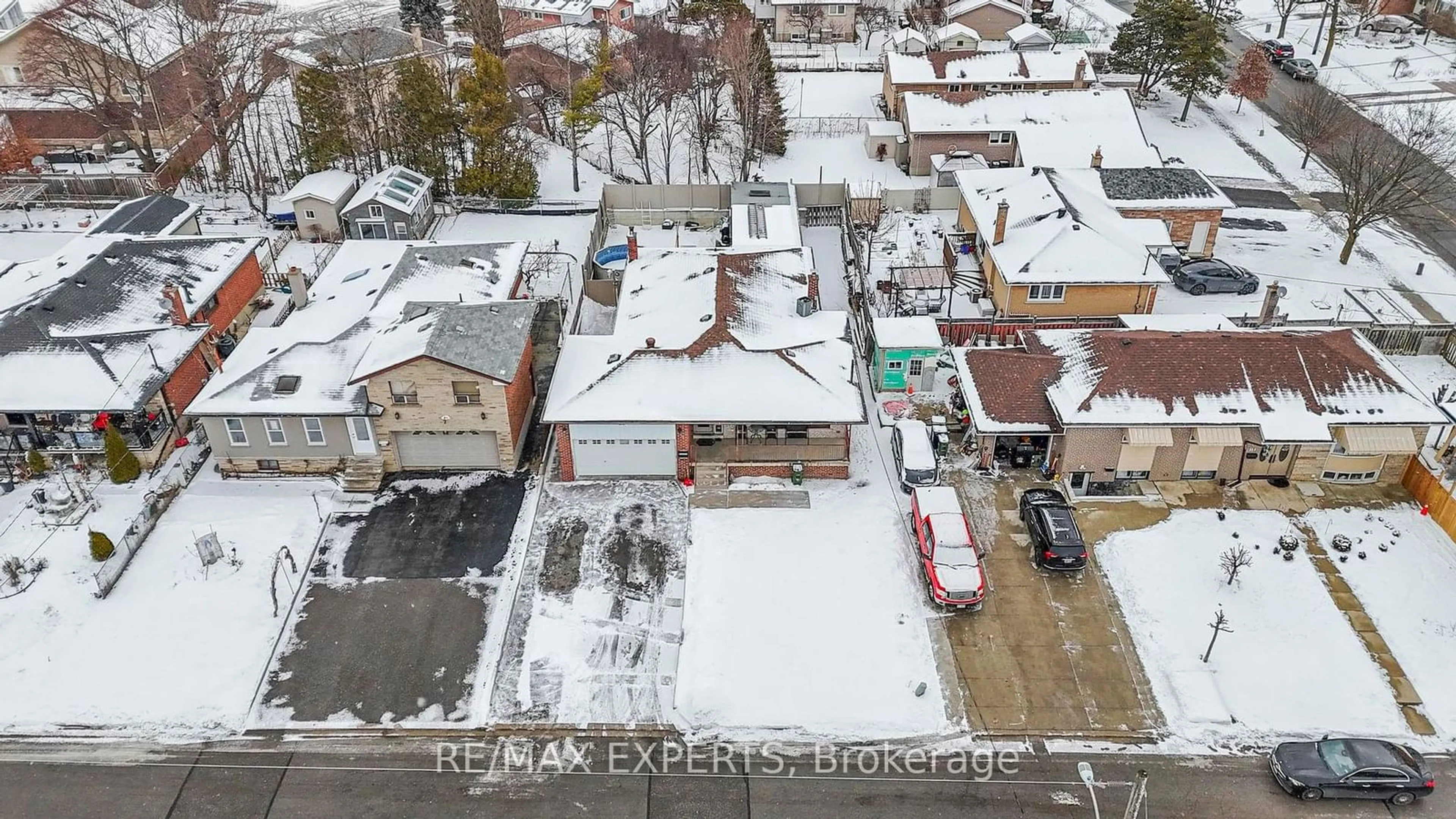 A pic from outside/outdoor area/front of a property/back of a property/a pic from drone, street for 5 Troutbrooke Dr, Toronto Ontario M3M 1S4