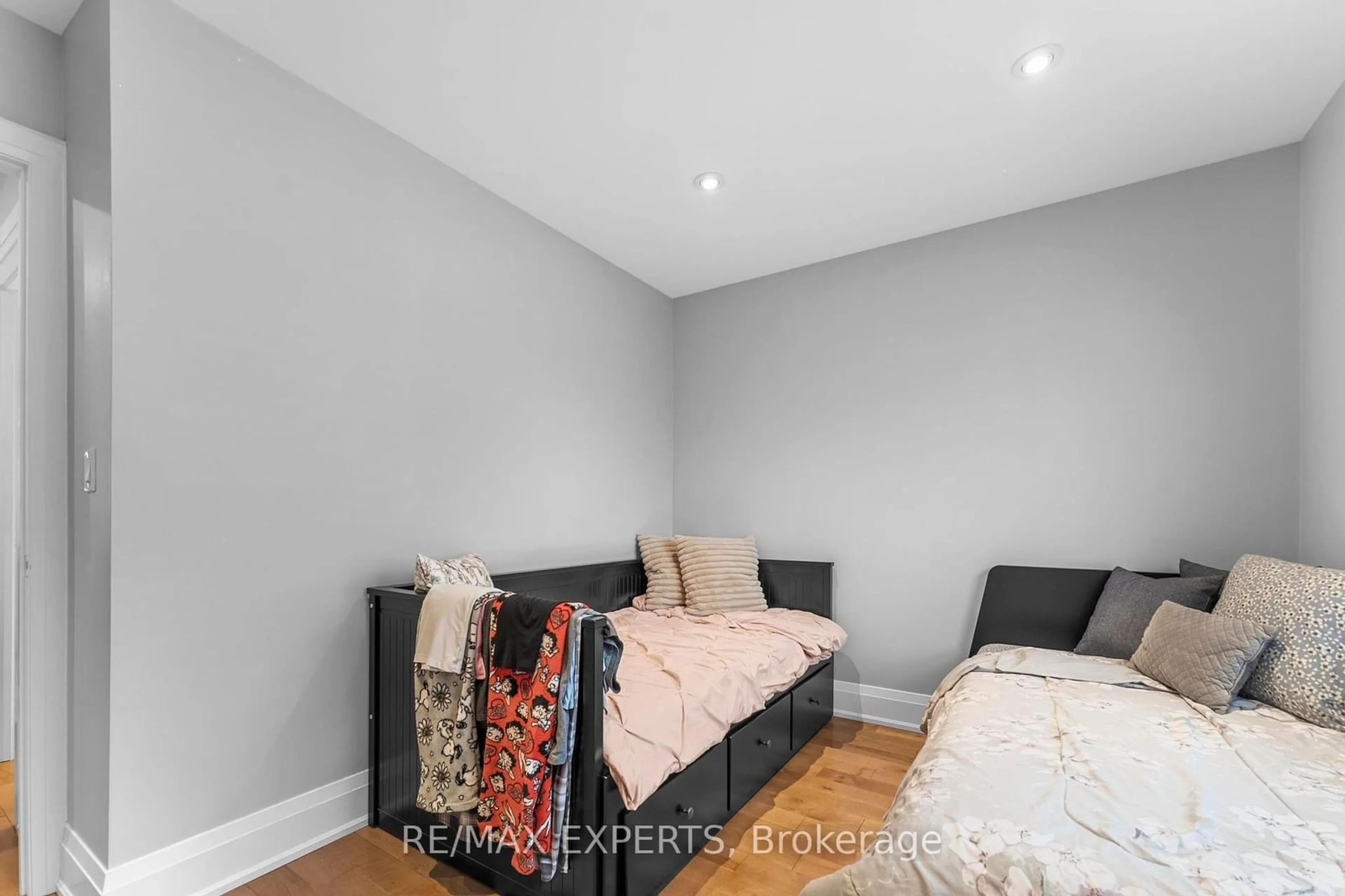 A pic of a room for 5 Troutbrooke Dr, Toronto Ontario M3M 1S4