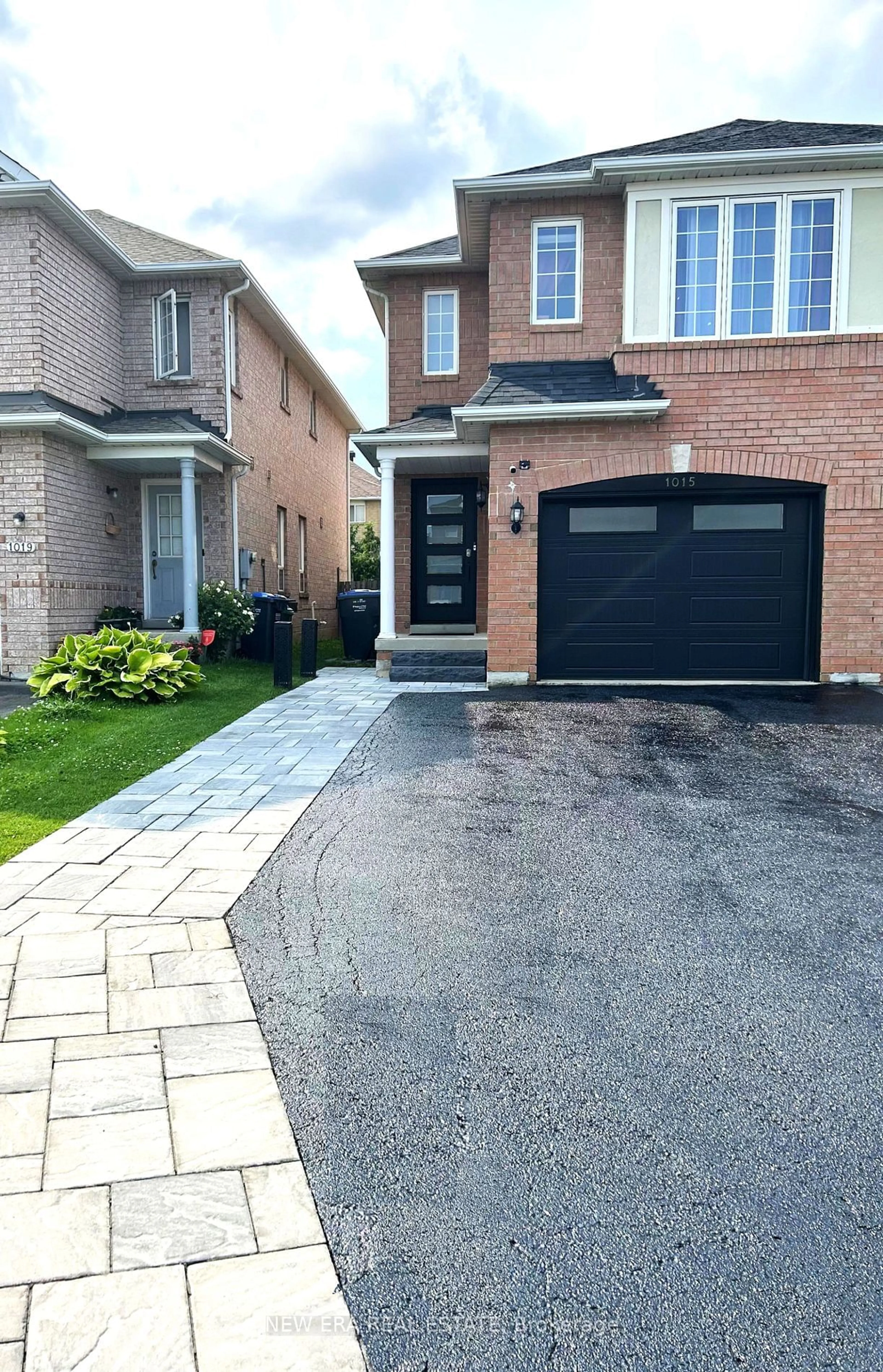 Home with brick exterior material, street for 1015 Windbrook Grve, Mississauga Ontario L5V 2N7