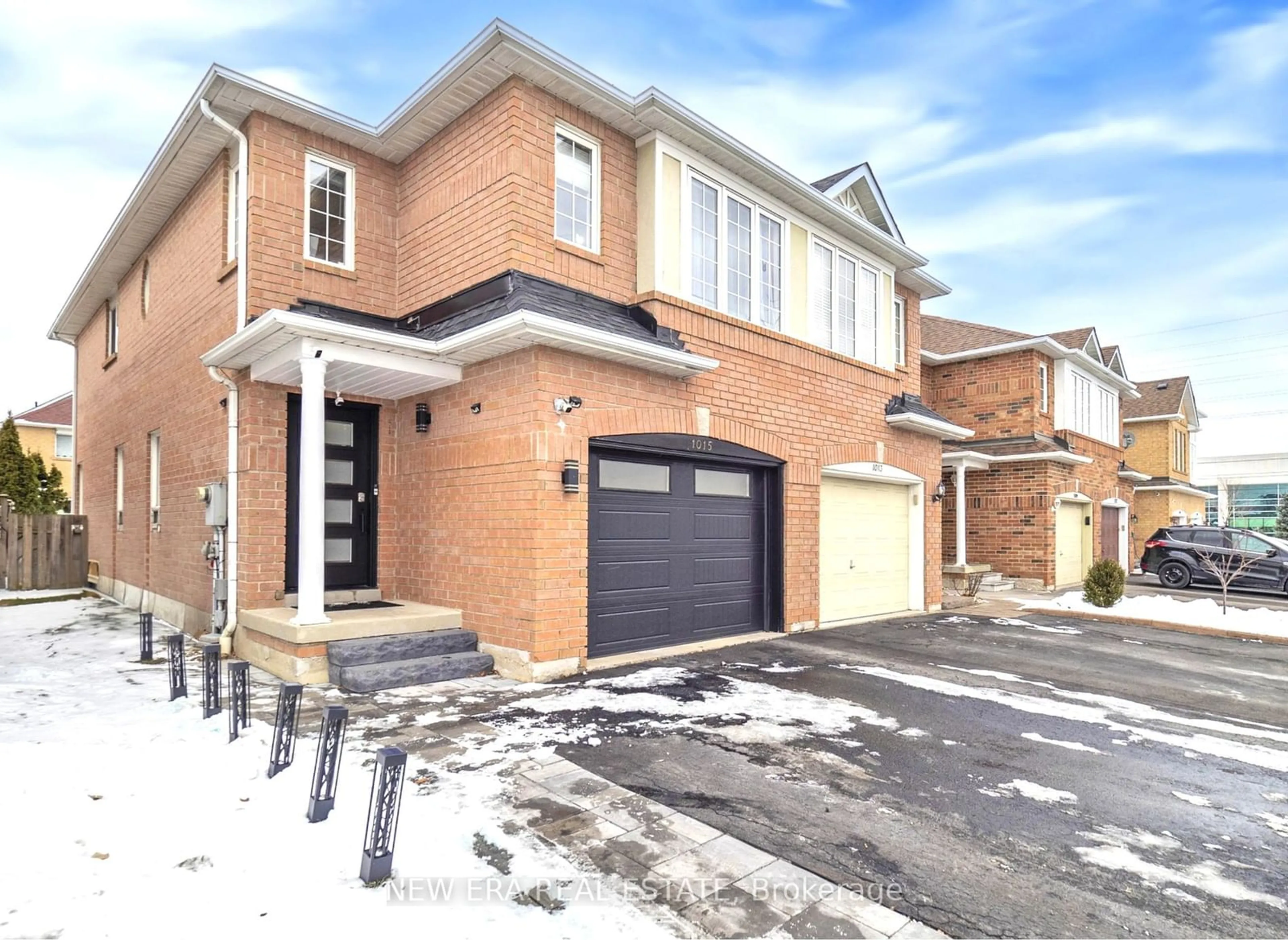 Home with brick exterior material, street for 1015 Windbrook Grve, Mississauga Ontario L5V 2N7