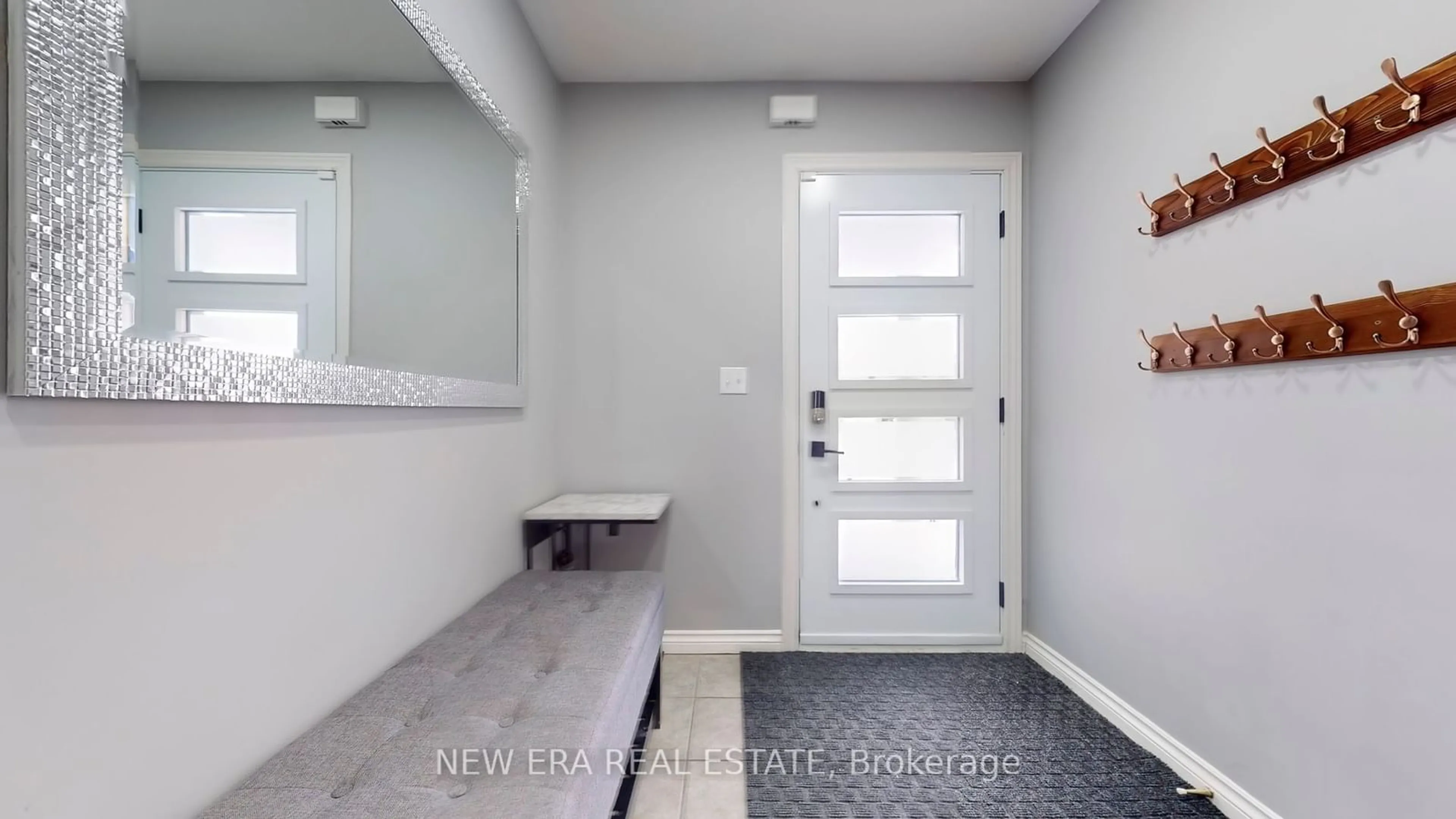 Indoor entryway for 1015 Windbrook Grve, Mississauga Ontario L5V 2N7