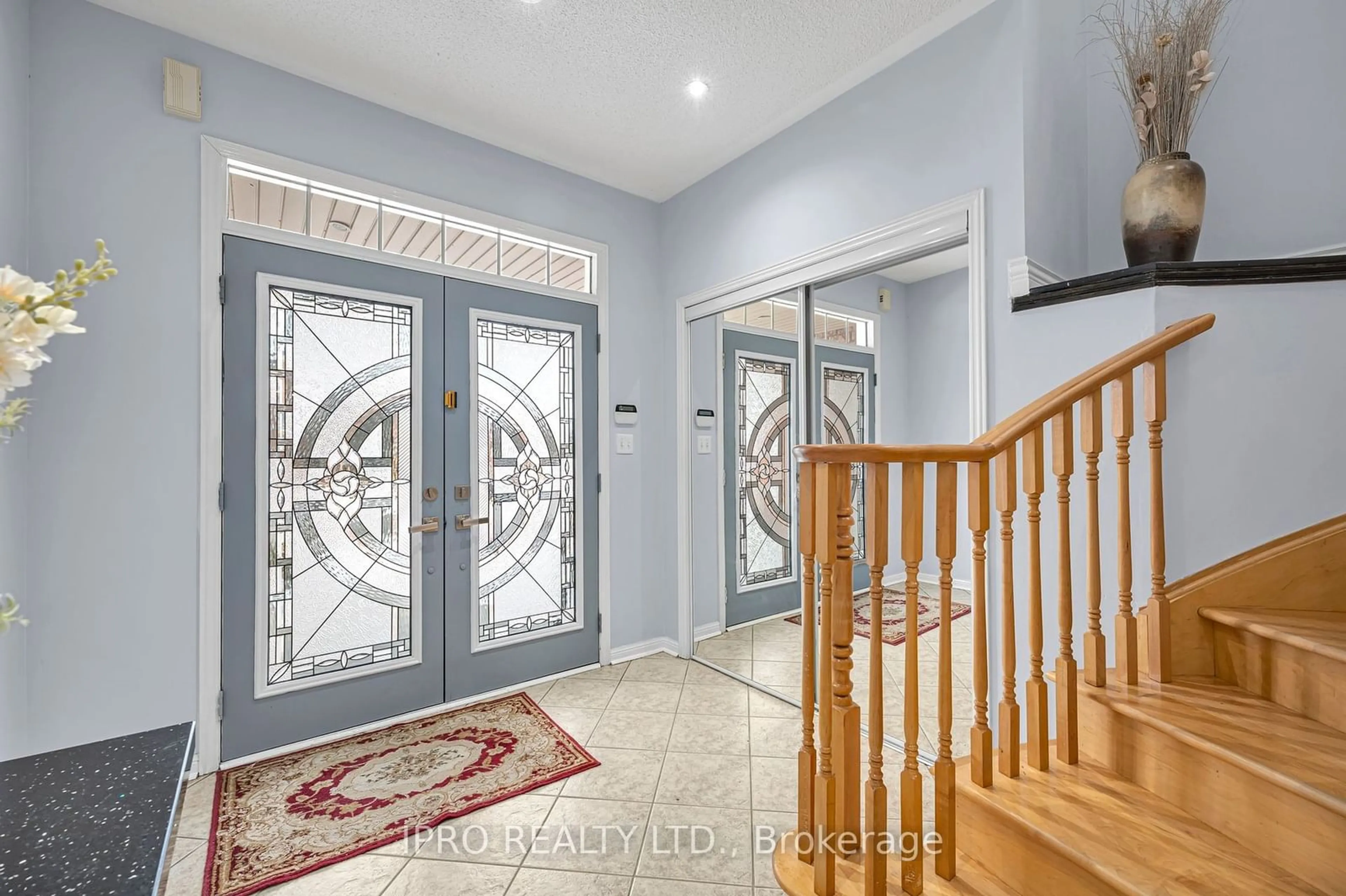 Indoor entryway for 3860 Henrietta Way, Mississauga Ontario L5M 7Y4