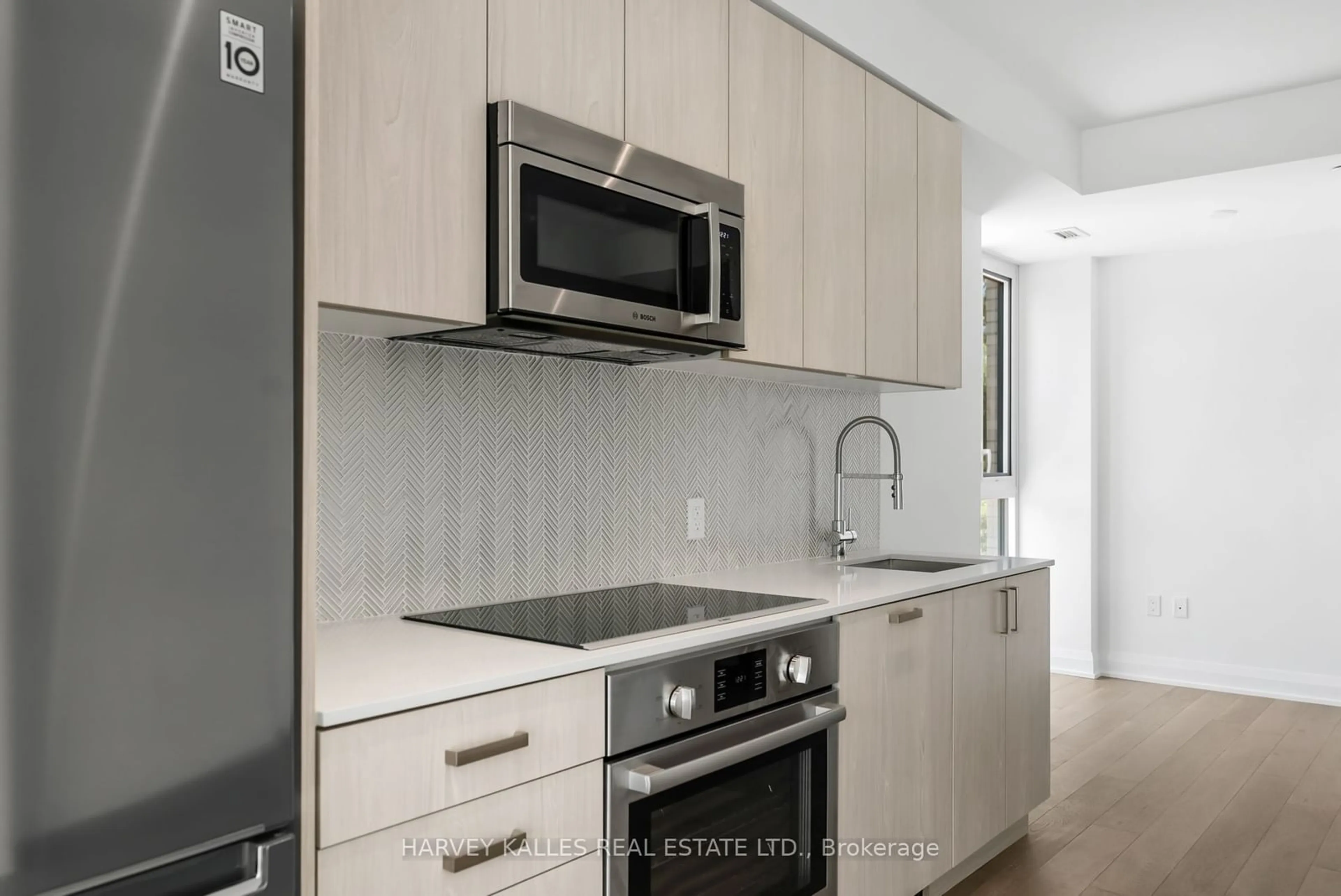 Standard kitchen, unknown for 293 The Kingsway #305, Toronto Ontario M9A 3A9