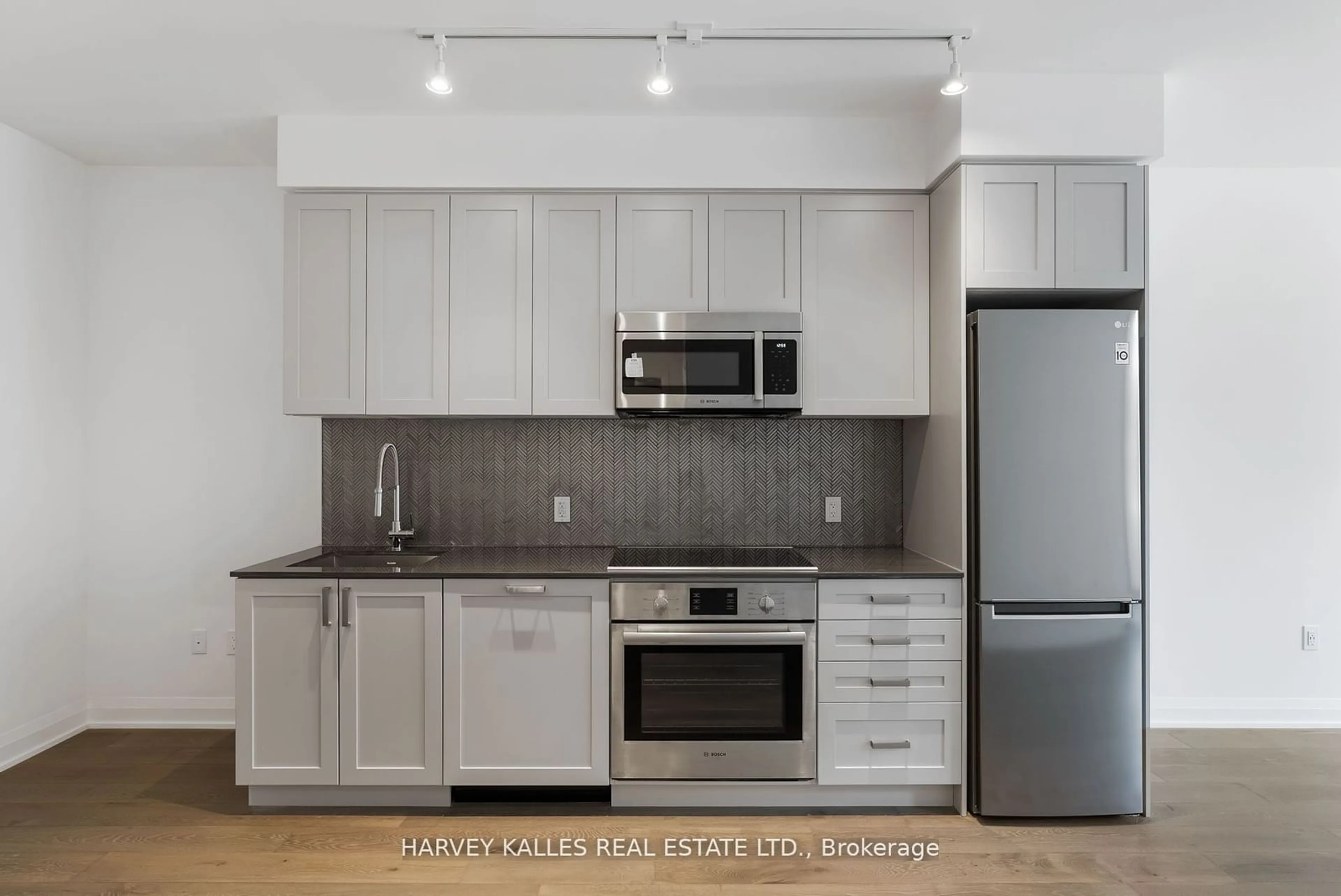 Standard kitchen, unknown for 293 The Kingsway #102, Toronto Ontario M9A 3A9