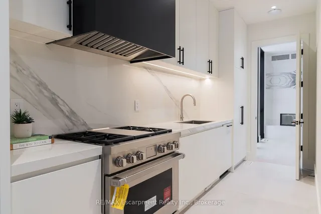 Additional property image - 2110 Blyth Cres