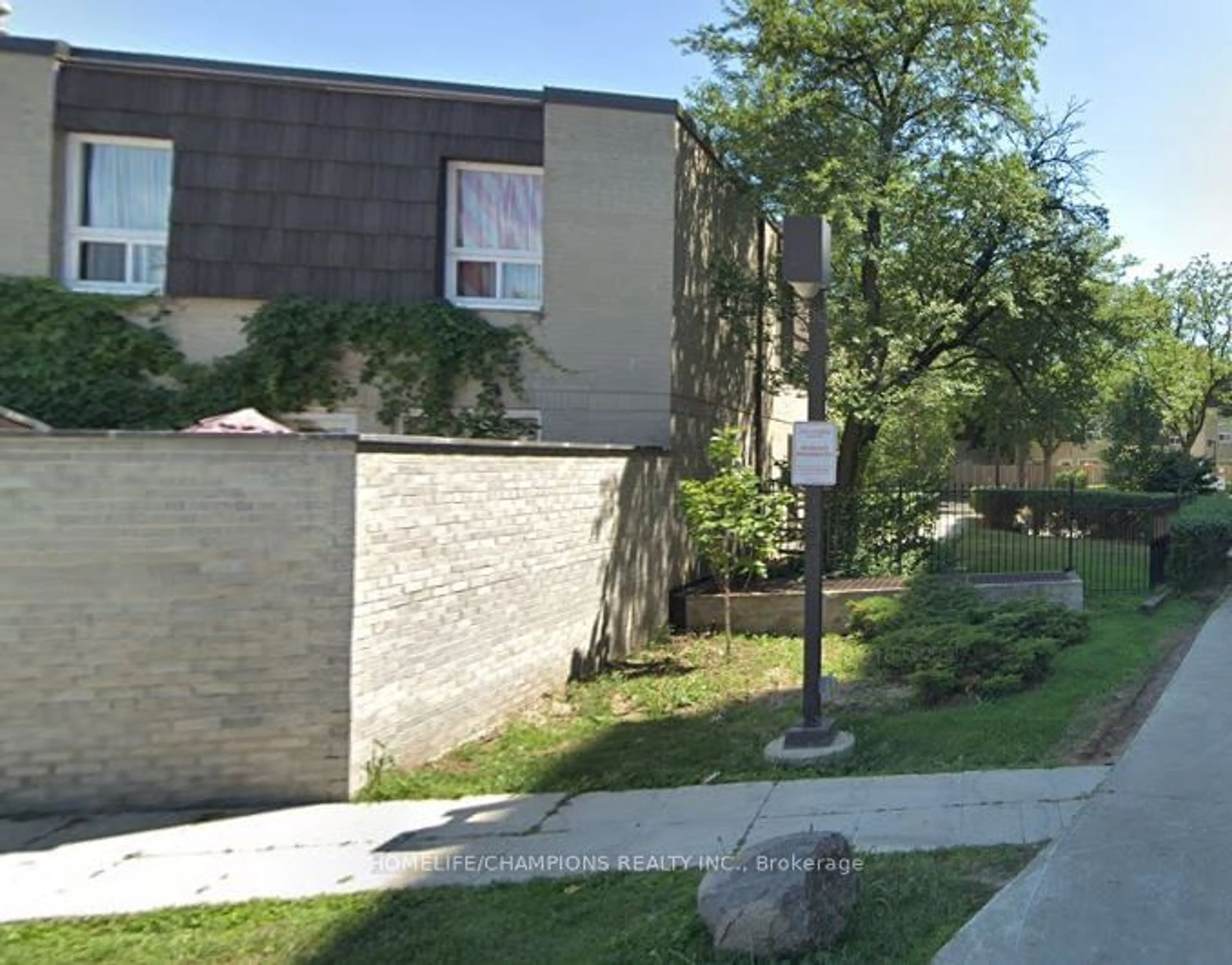 A pic from outside/outdoor area/front of a property/back of a property/a pic from drone, street for 23 Four Winds Dr #14, Toronto Ontario M3J 1K7