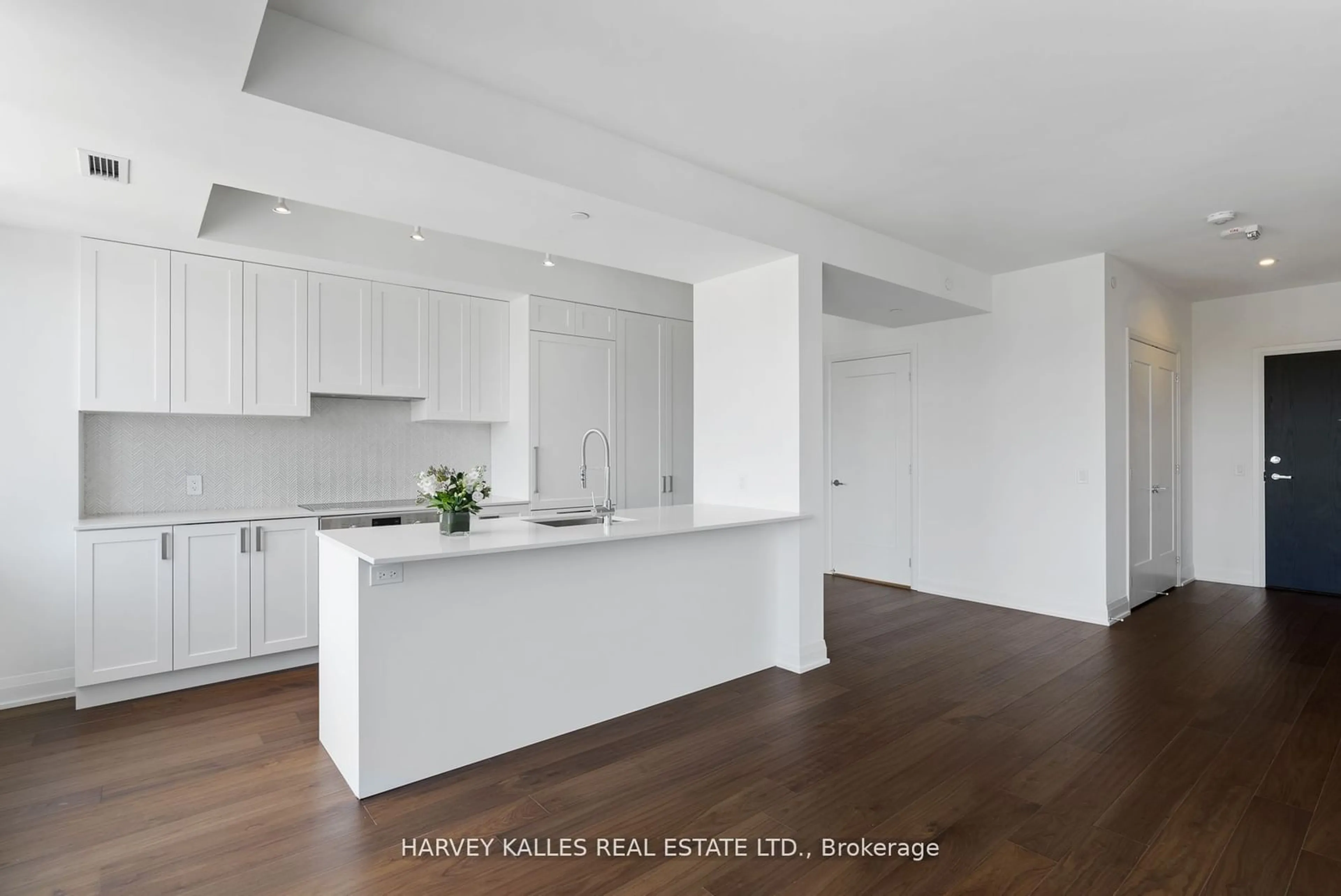 Open concept kitchen, unknown for 293 The Kingsway #519, Toronto Ontario M9A 3C8