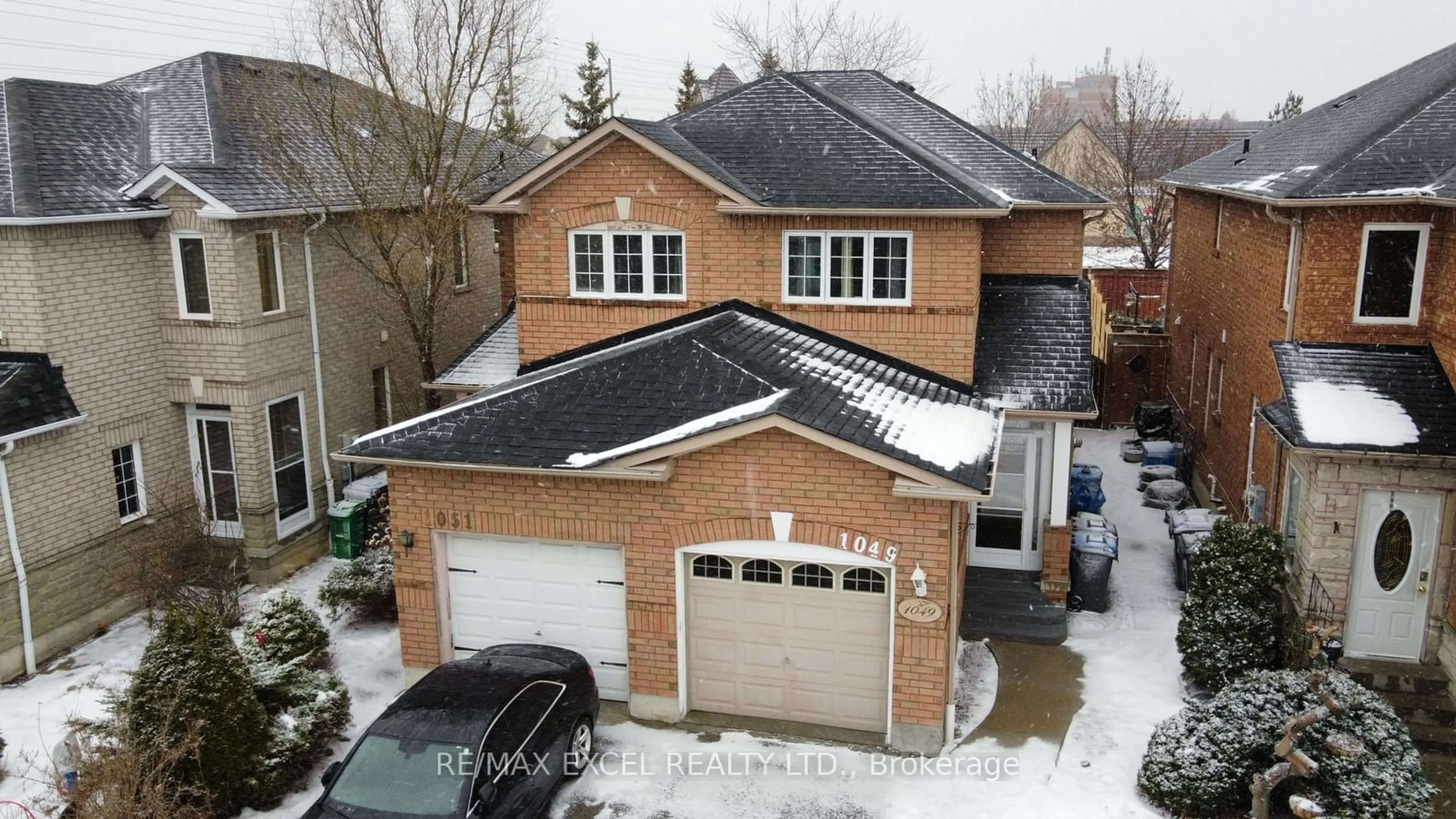 Home with brick exterior material, street for 1049 Foxglove Pl, Mississauga Ontario L5V 2N5