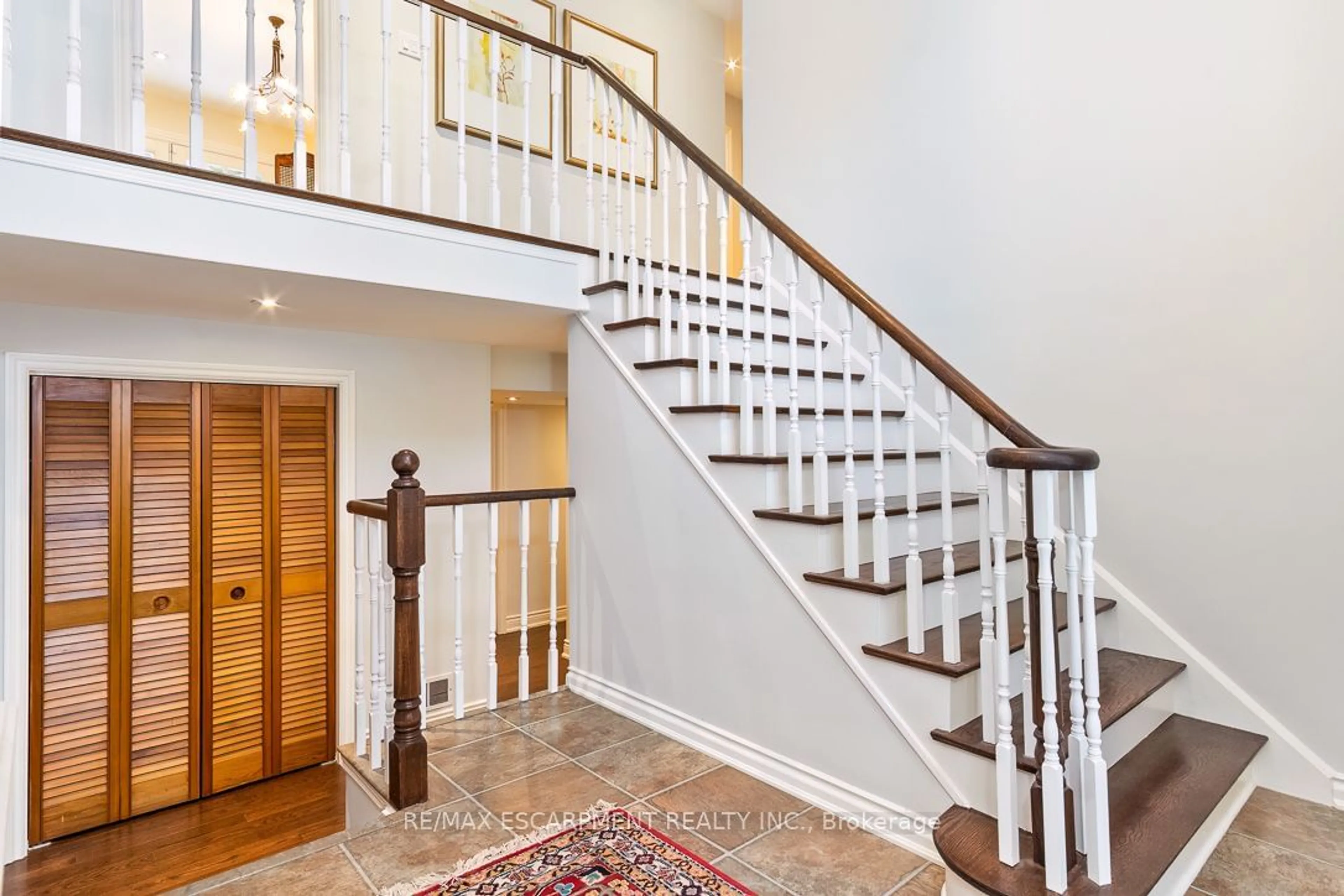 Stairs for 1267 Catchacoma Crt, Mississauga Ontario L5H 2X5