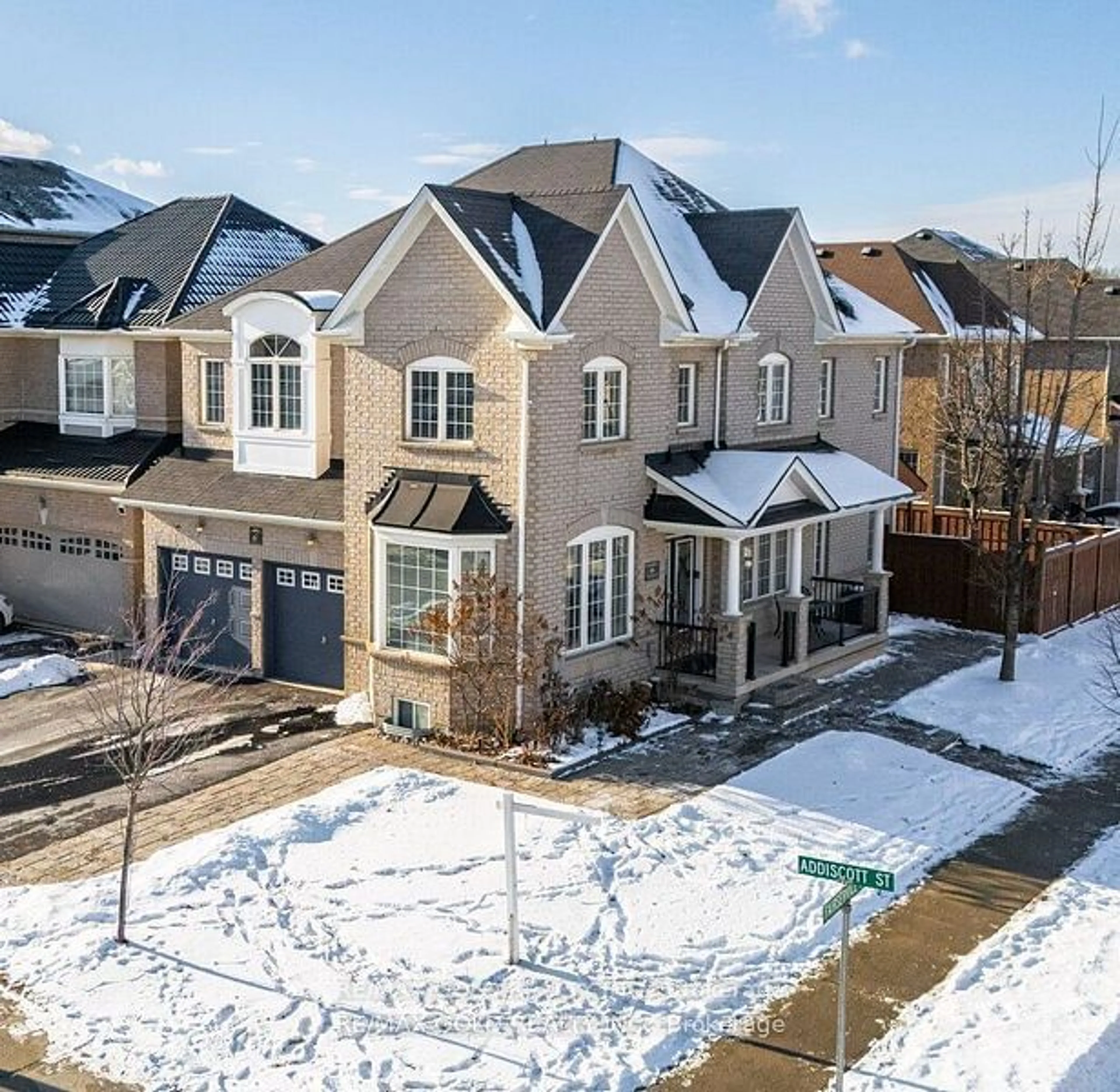 A pic from outside/outdoor area/front of a property/back of a property/a pic from drone, street for 6 Fairservice Dr, Brampton Ontario L6R 0X8