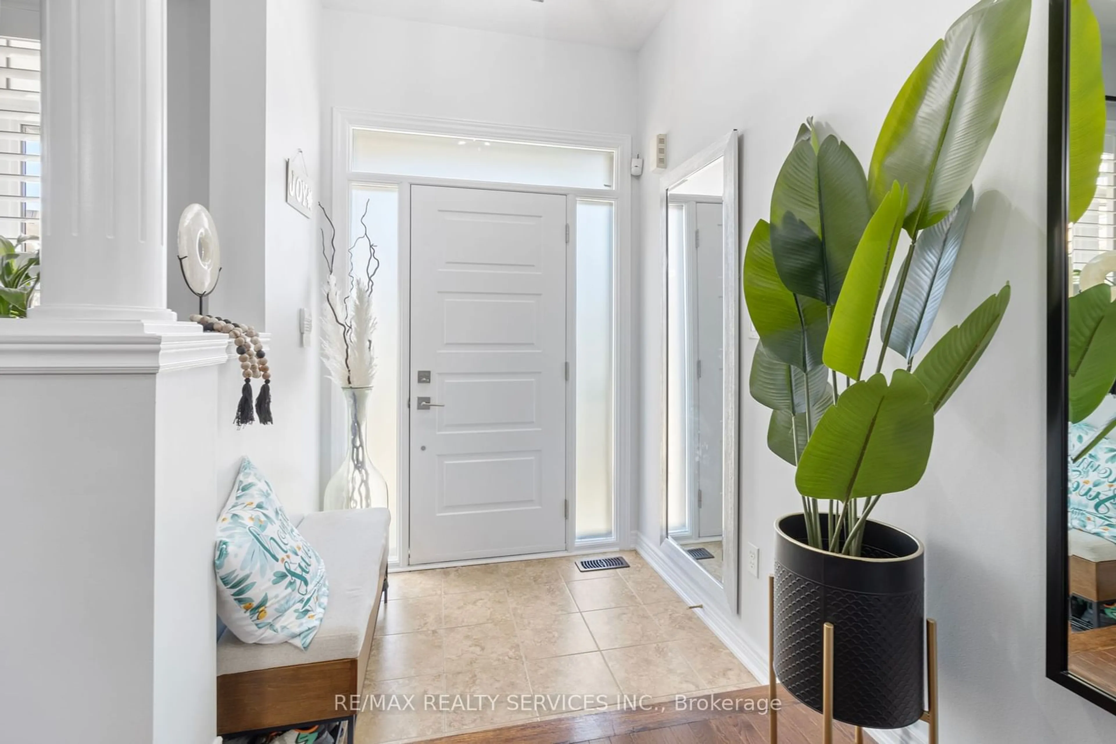 Indoor entryway for 22 Vontress St, Brampton Ontario L6R 3S4