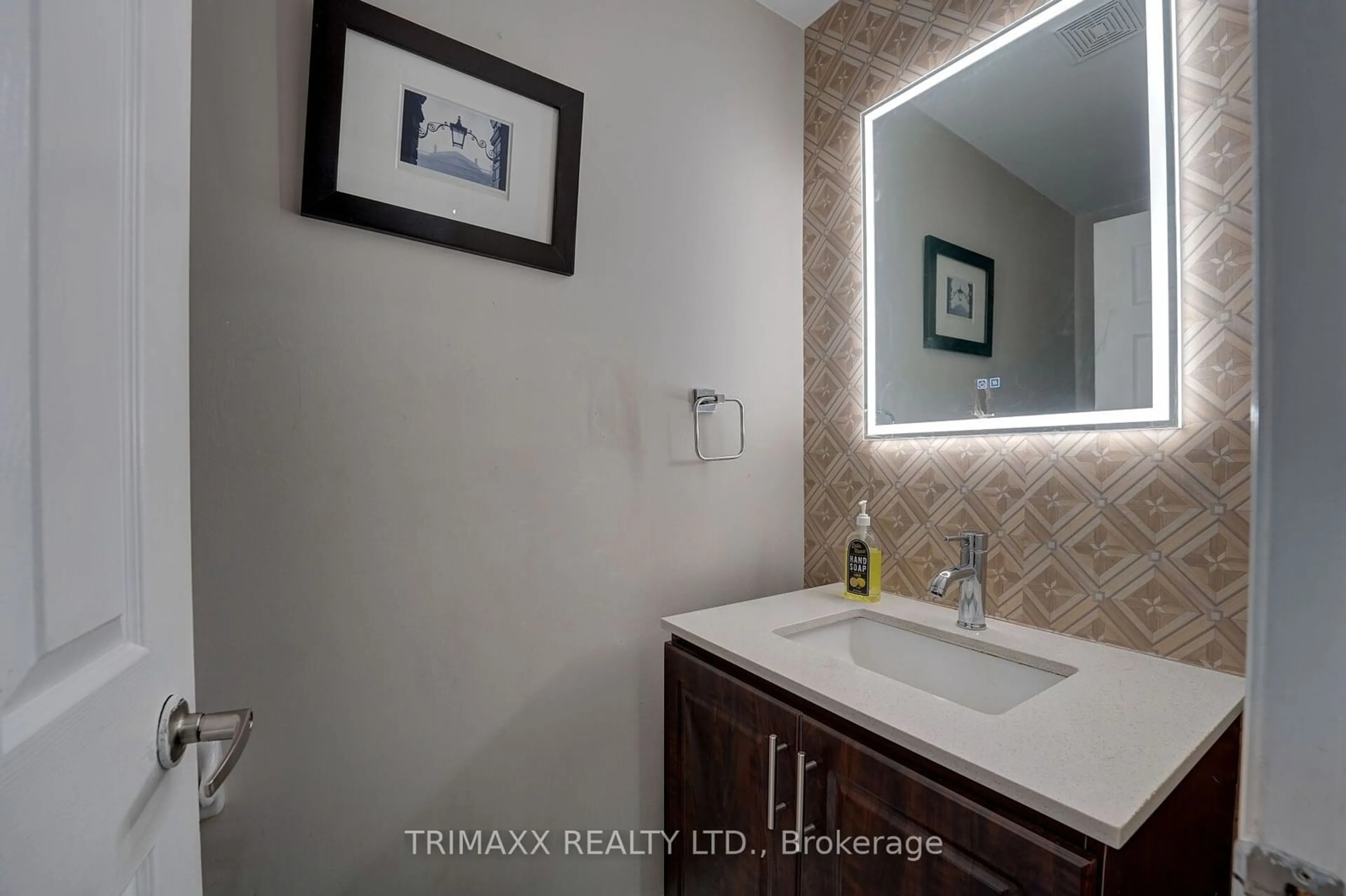 Standard bathroom, ceramic/tile floor for 21 Sunnyvale Gate, Brampton Ontario L6S 6J3