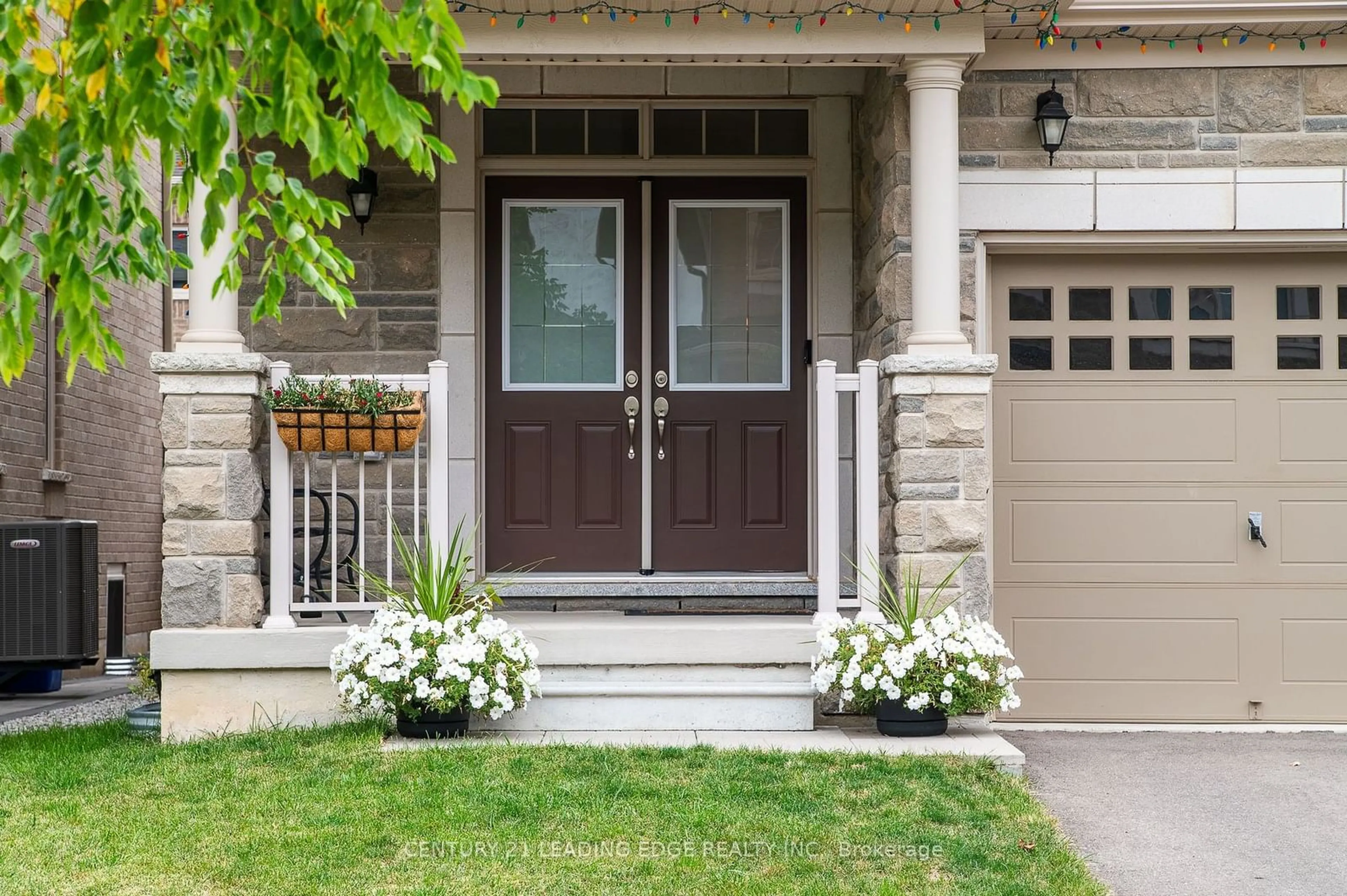 Indoor entryway for 4090 Channing Cres, Oakville Ontario L6H 3R3