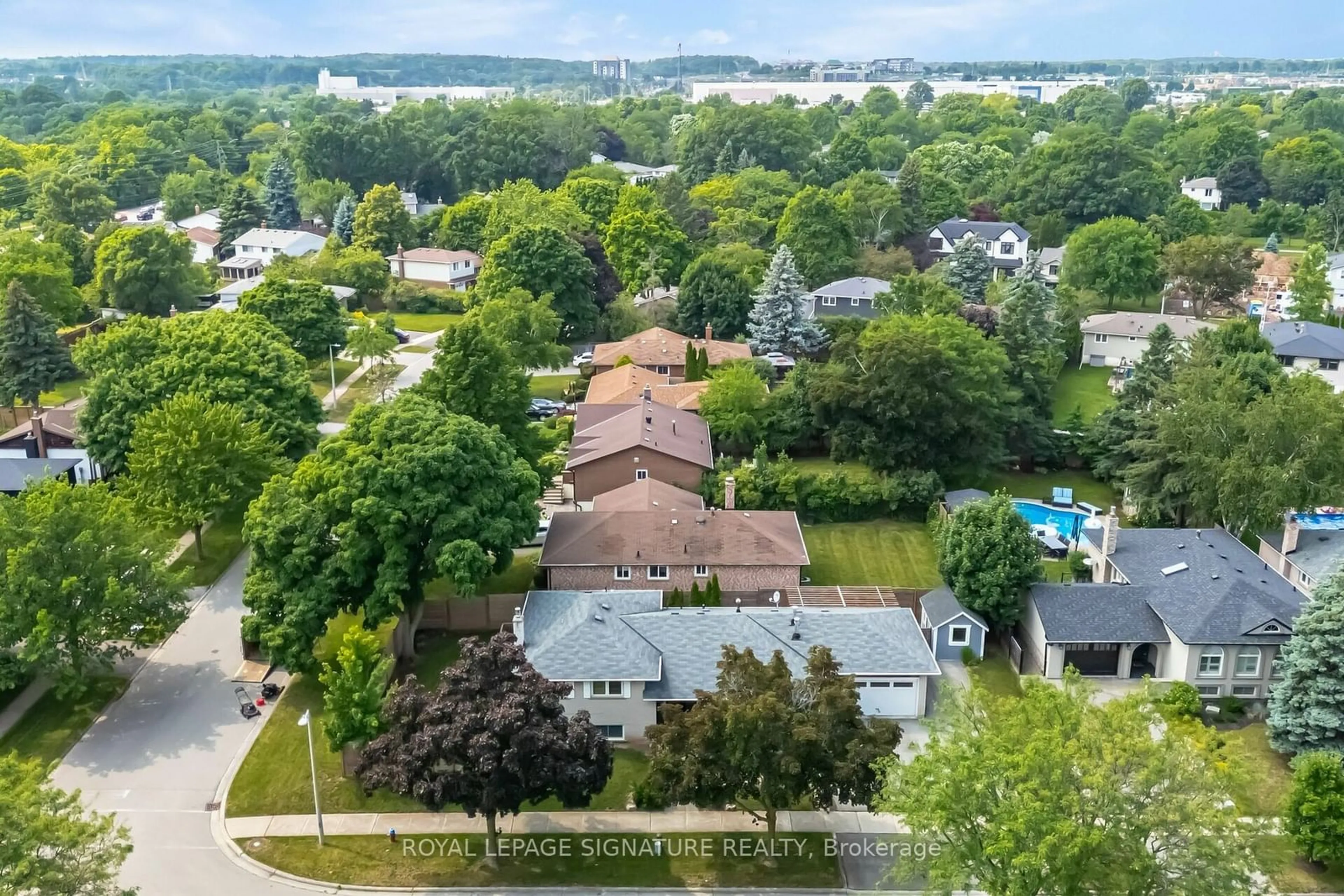 A pic from outside/outdoor area/front of a property/back of a property/a pic from drone, water/lake/river/ocean view for 2497 Wyatt St, Oakville Ontario L6L 2M7