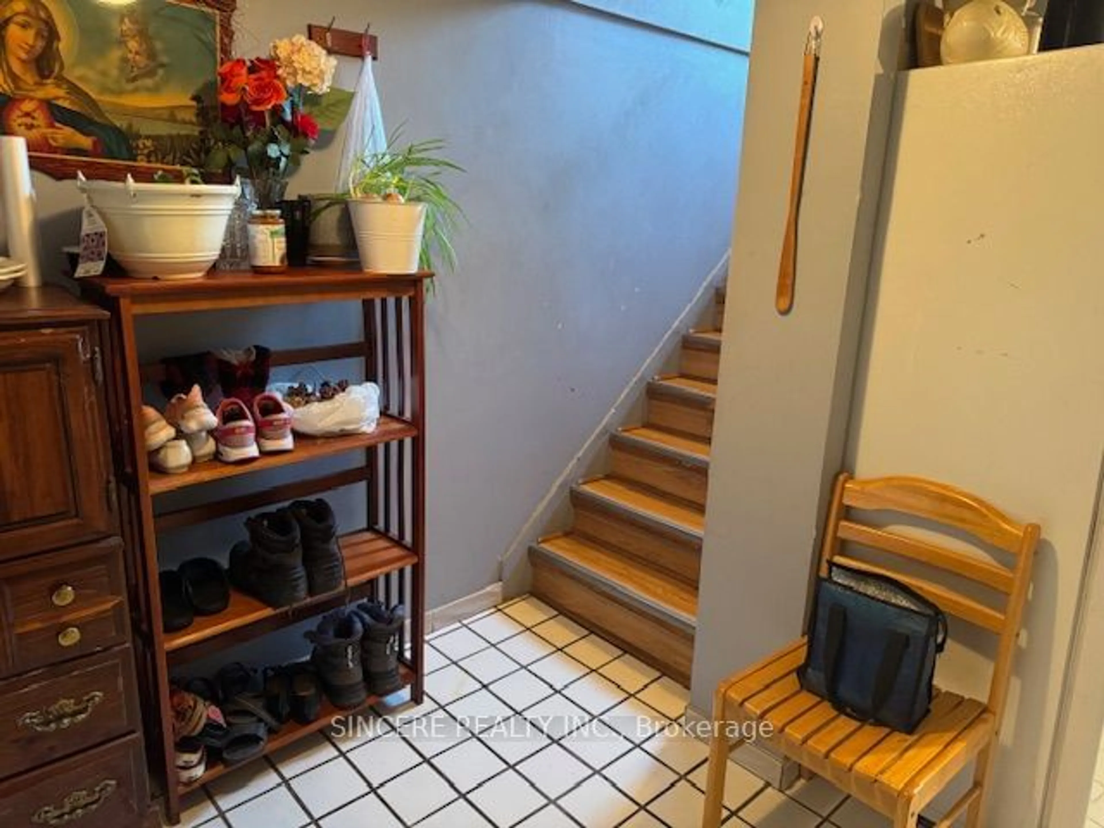 Indoor entryway for 26 Sixteenth St, Toronto Ontario M8V 3J8