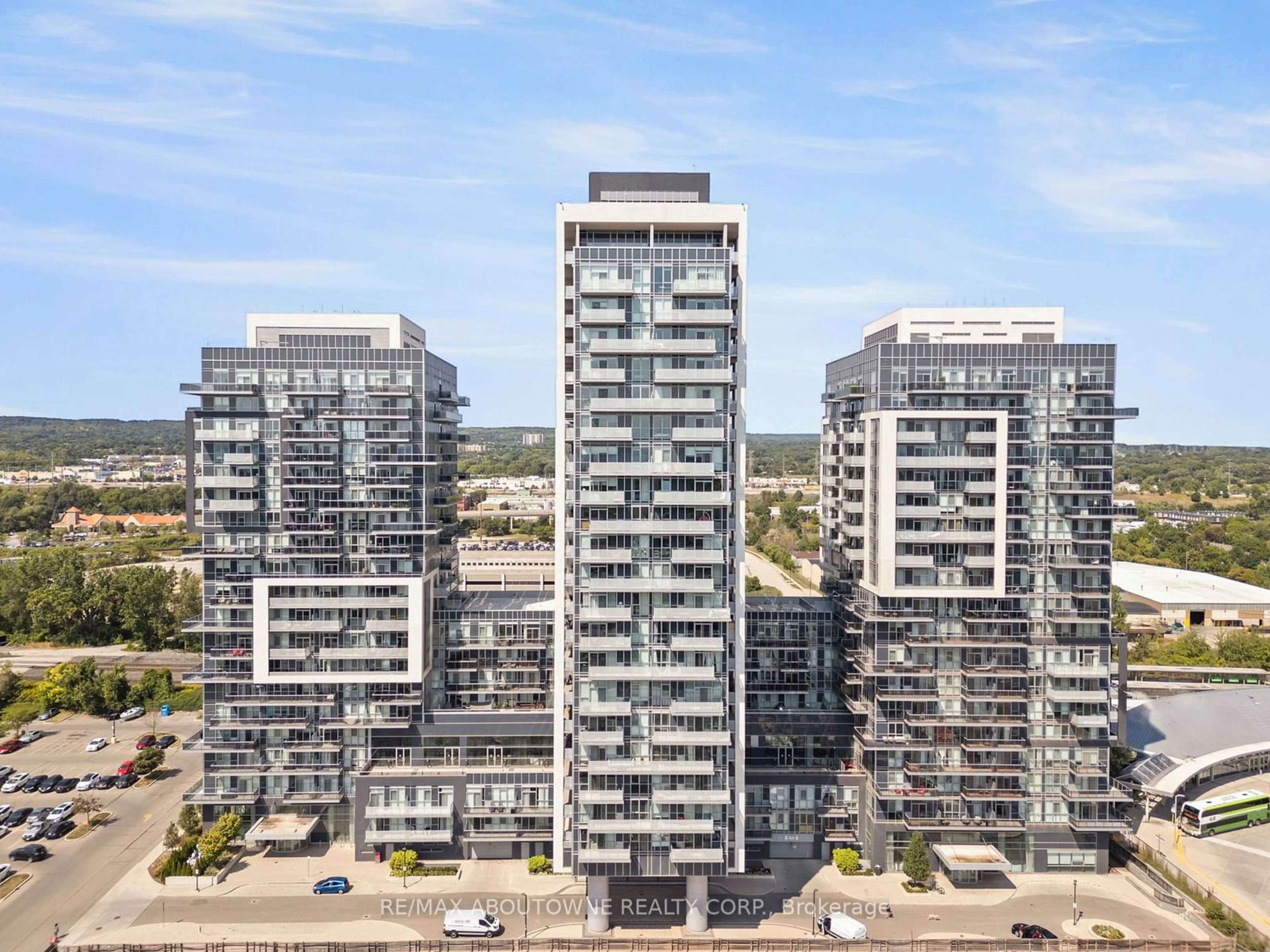 A pic from outside/outdoor area/front of a property/back of a property/a pic from drone, city buildings view from balcony for 2087 Fairview St #608, Burlington Ontario L7R 0E5