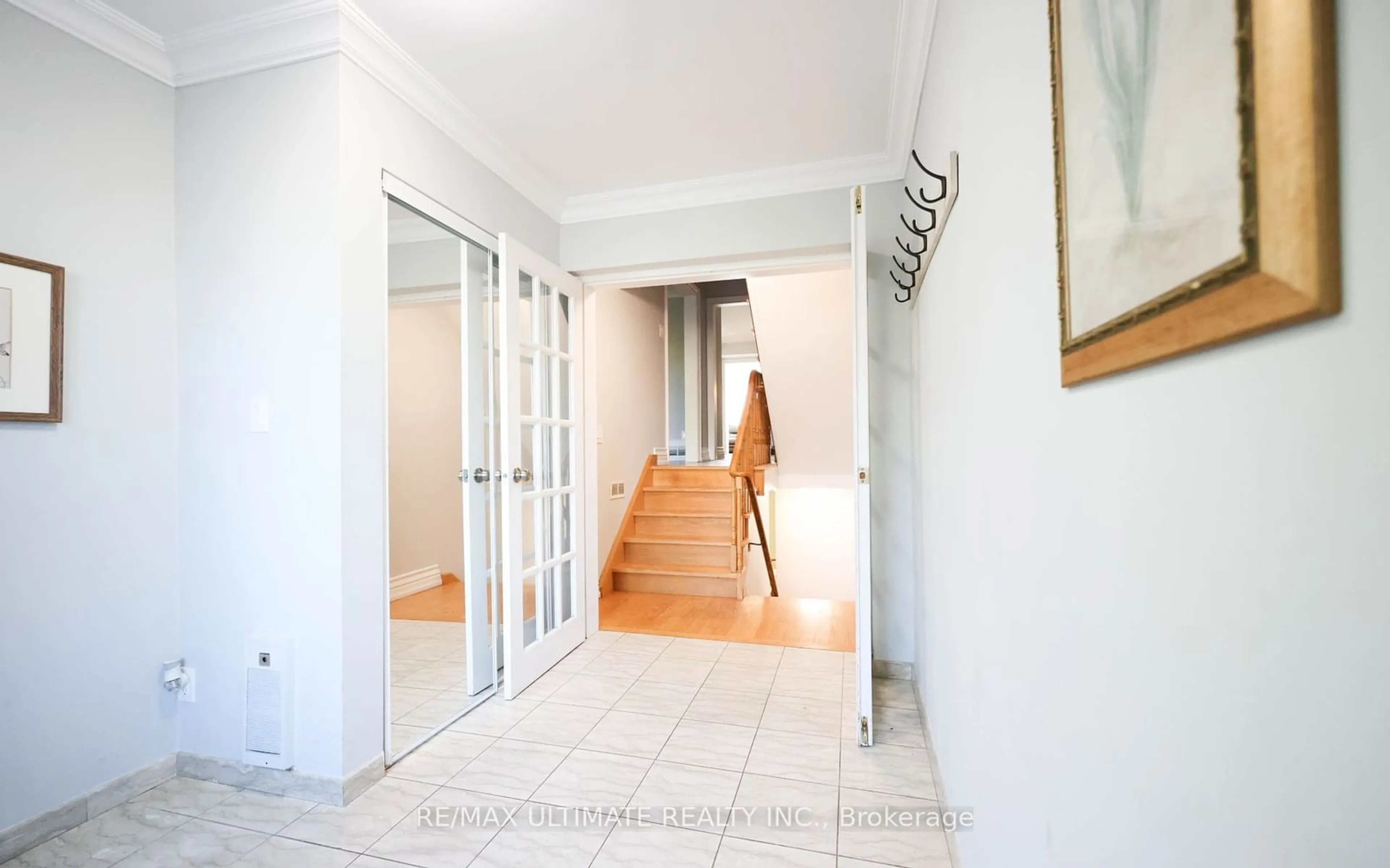 Indoor foyer for 83 Burr Ave, Toronto Ontario M6L 1V3