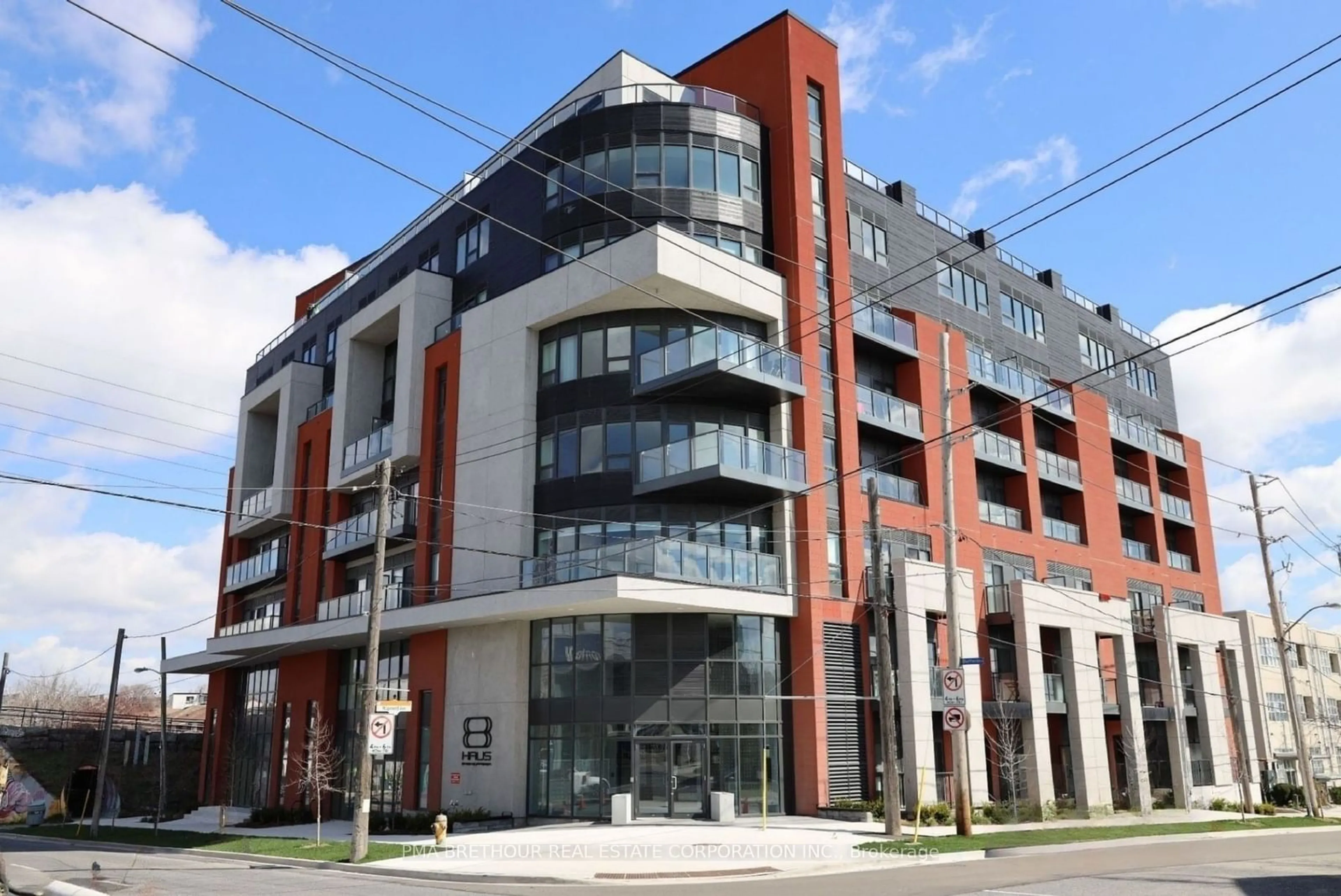 Indoor foyer for 2433 Dufferin St #811, Toronto Ontario M6E 0B4