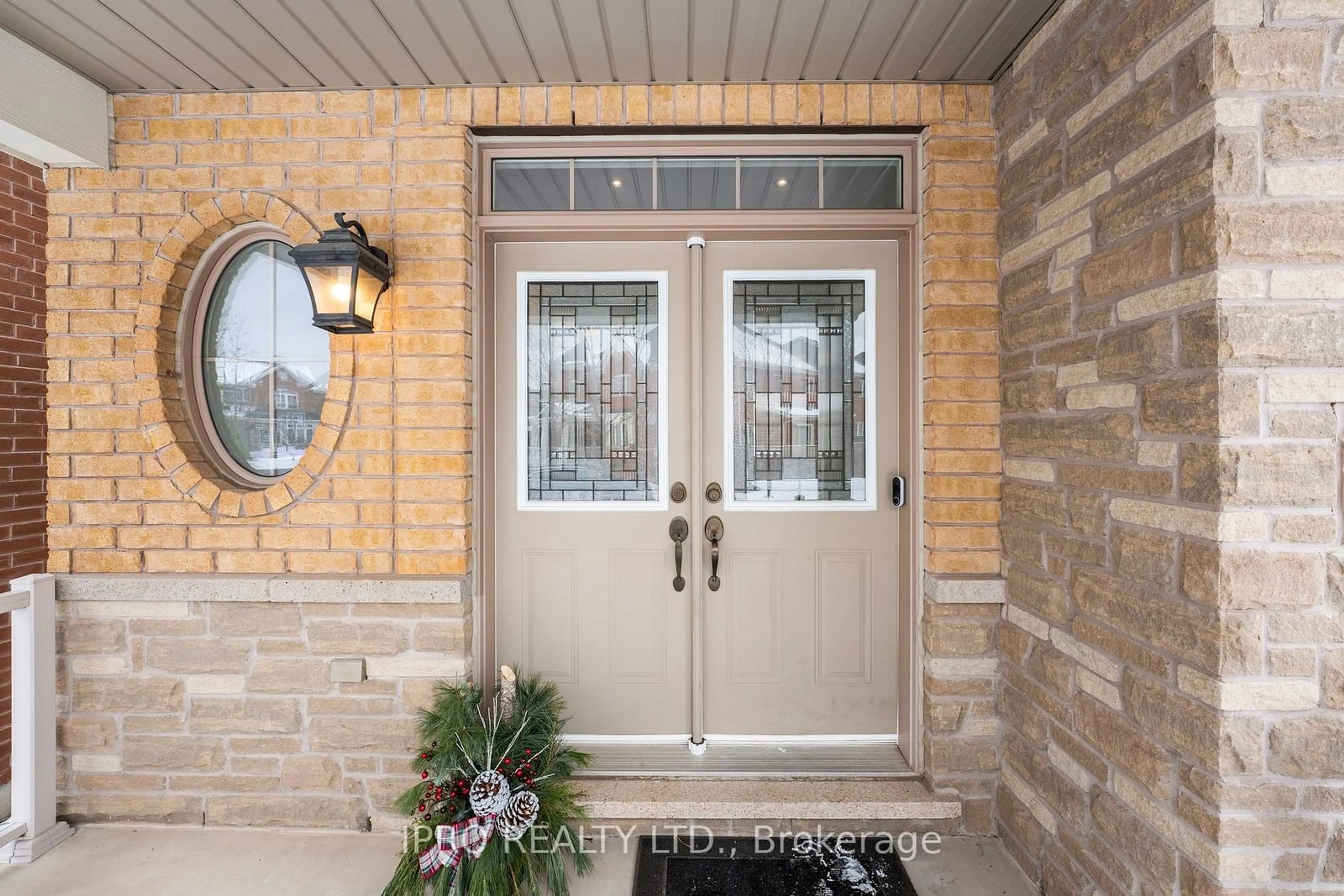 Indoor entryway for 315 Malboeuf Crt, Milton Ontario L9T 7Y5