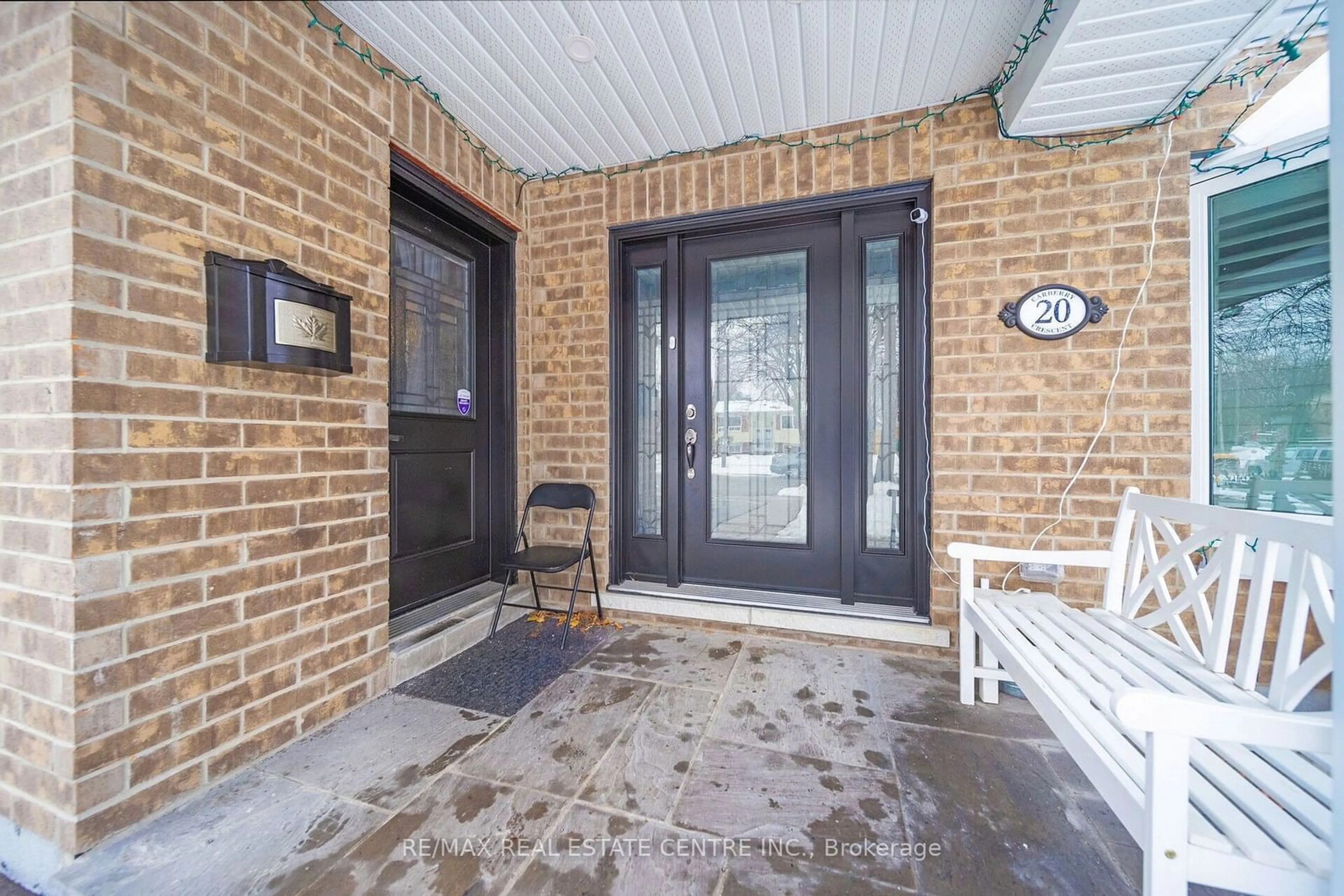 Indoor entryway for 20 Carberry Cres, Brampton Ontario L6V 2E9