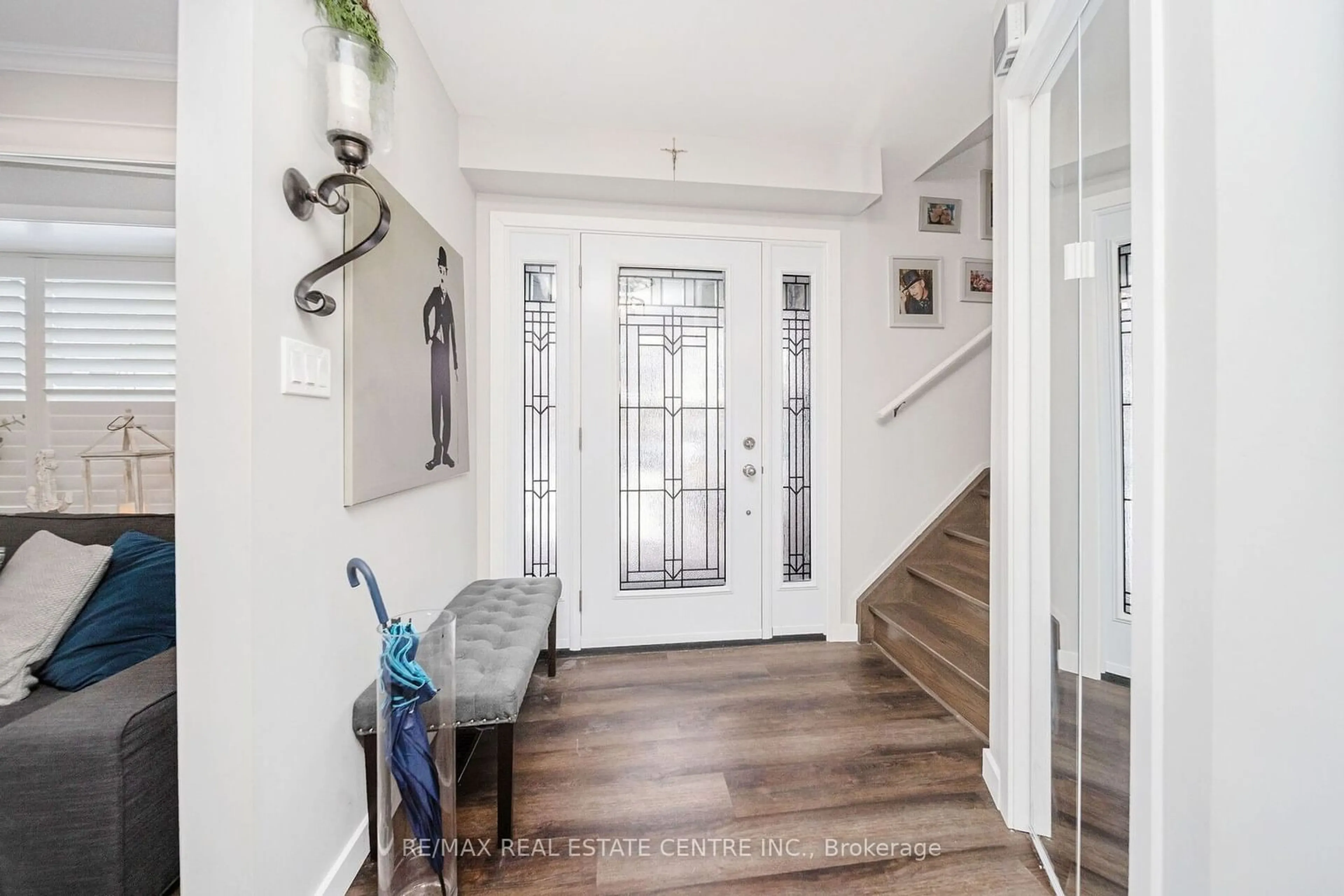 Indoor entryway for 20 Carberry Cres, Brampton Ontario L6V 2E9