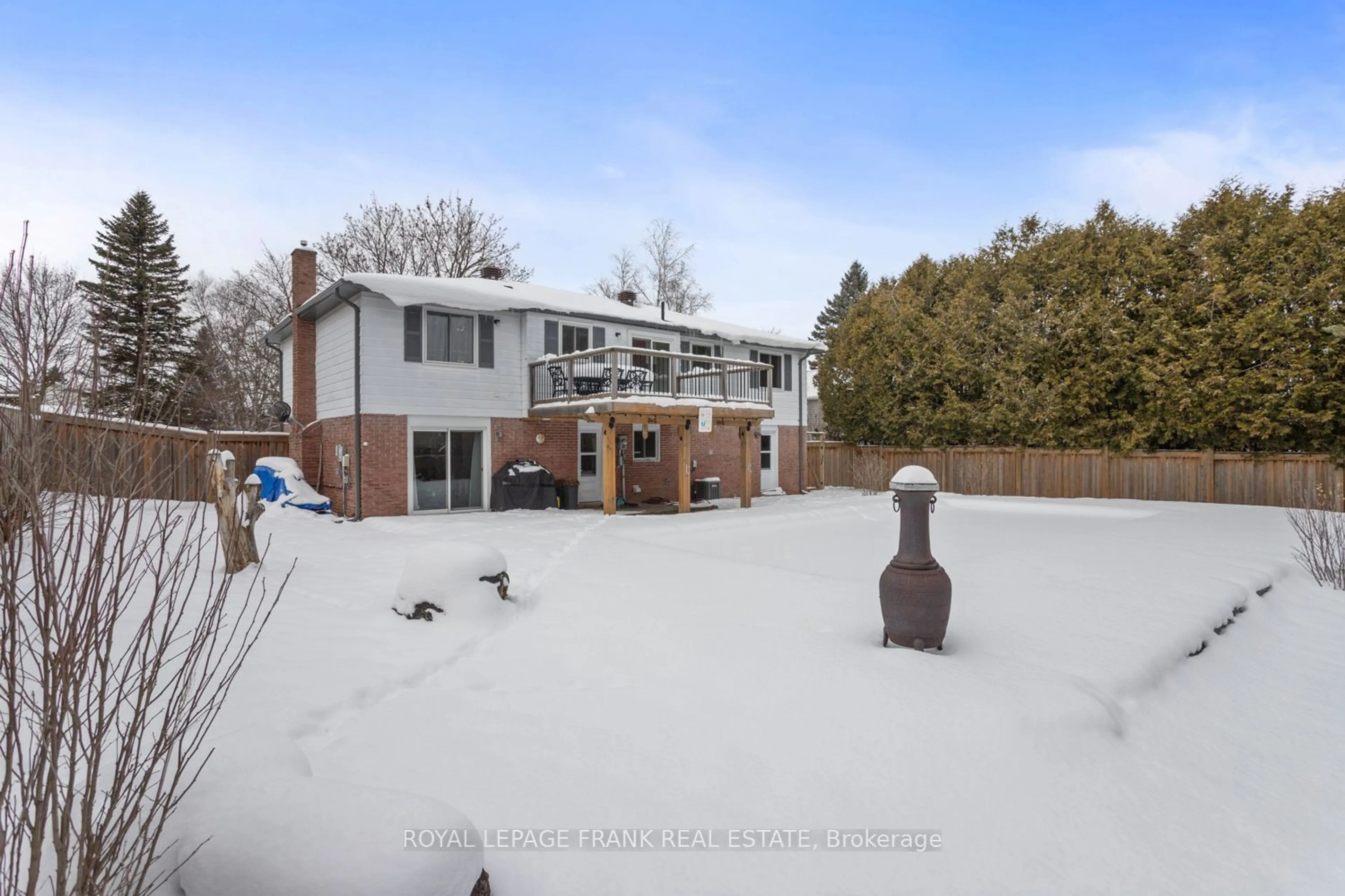 A pic from outside/outdoor area/front of a property/back of a property/a pic from drone, unknown for 5 Birch St, Orangeville Ontario L9W 3E8