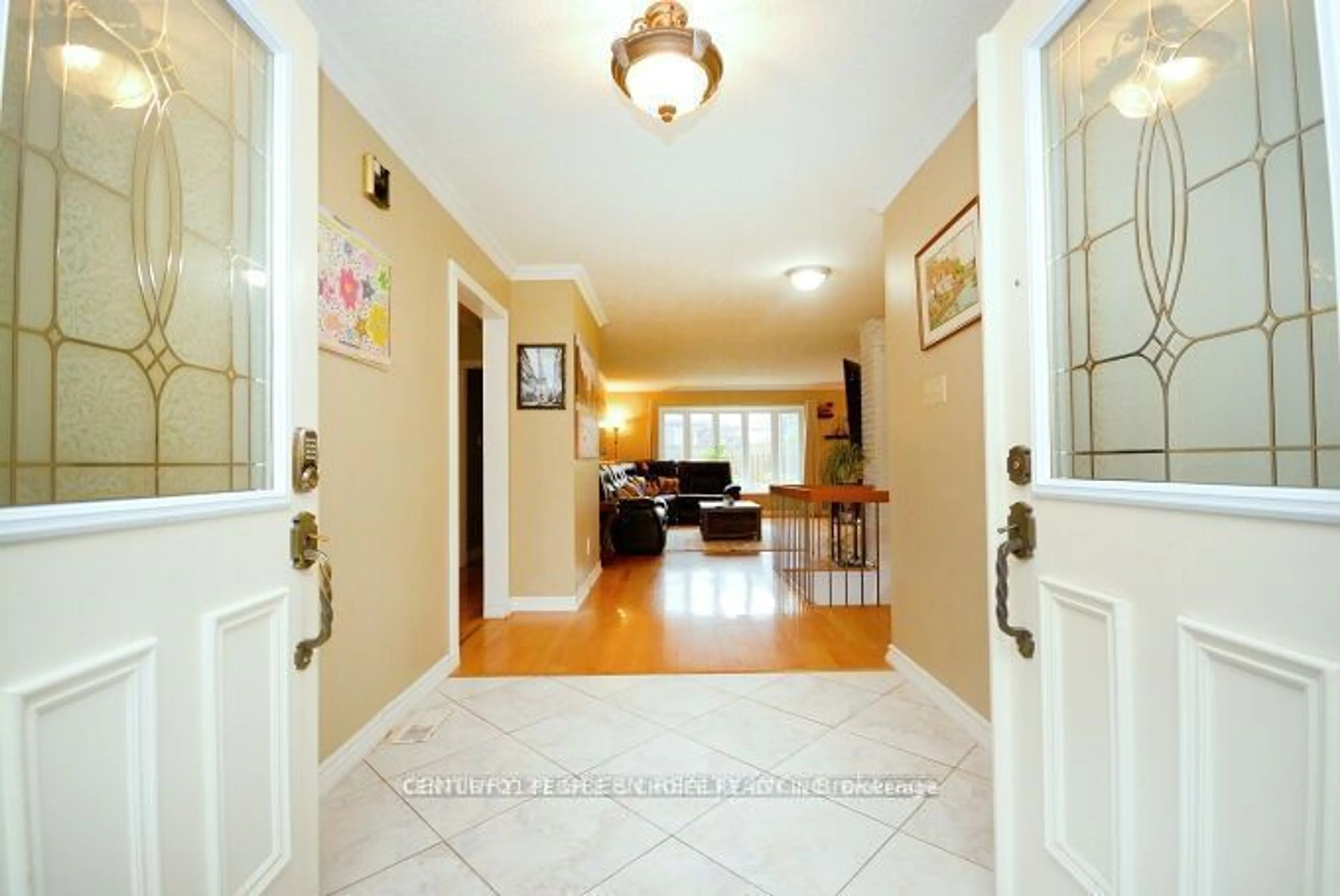 Indoor entryway for 26 Milford Cres, Brampton Ontario L6S 3E4