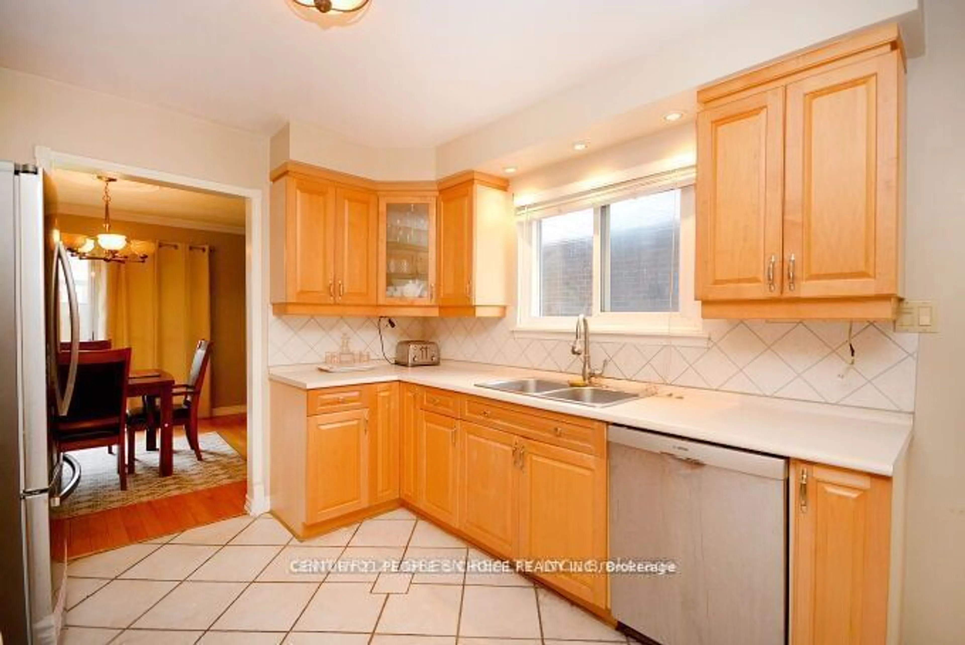 Standard kitchen, ceramic/tile floor for 26 Milford Cres, Brampton Ontario L6S 3E4