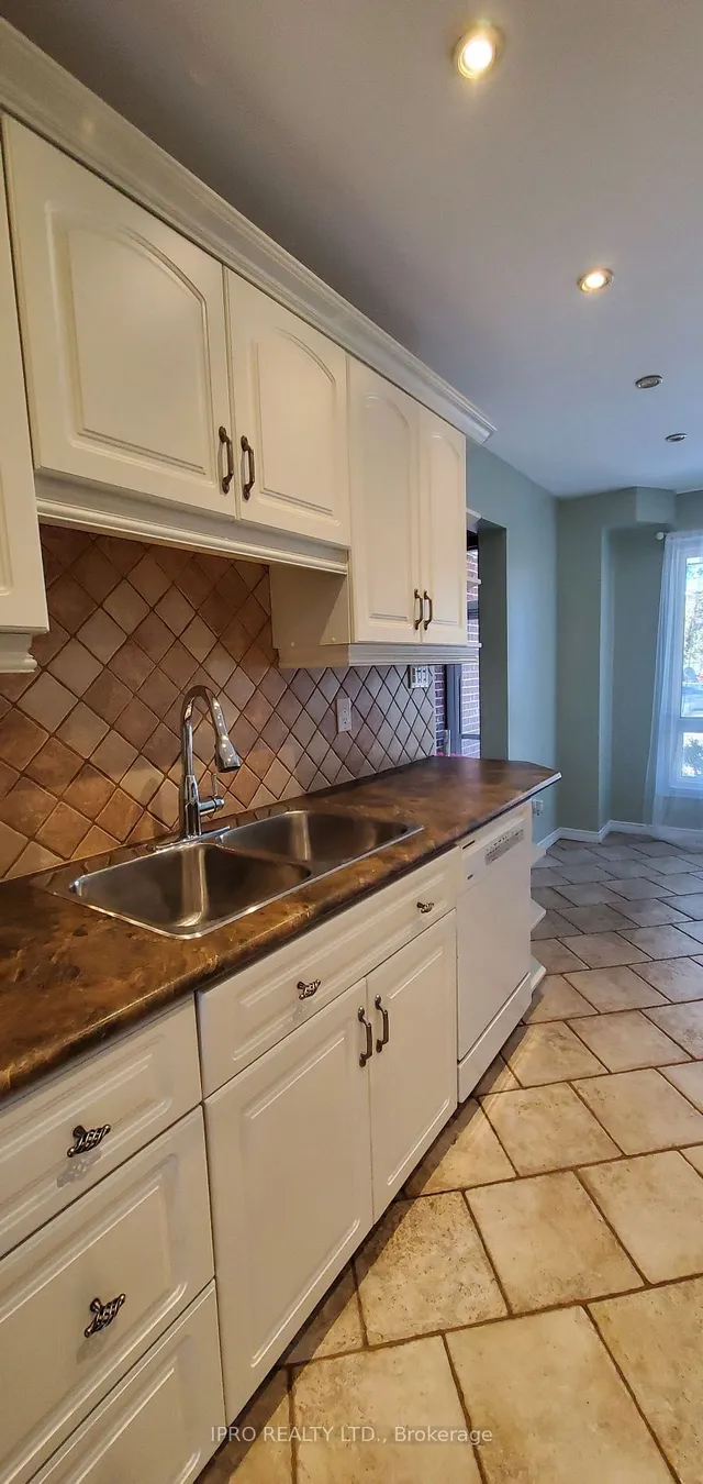 Additional property image - 12 Simmons Blvd