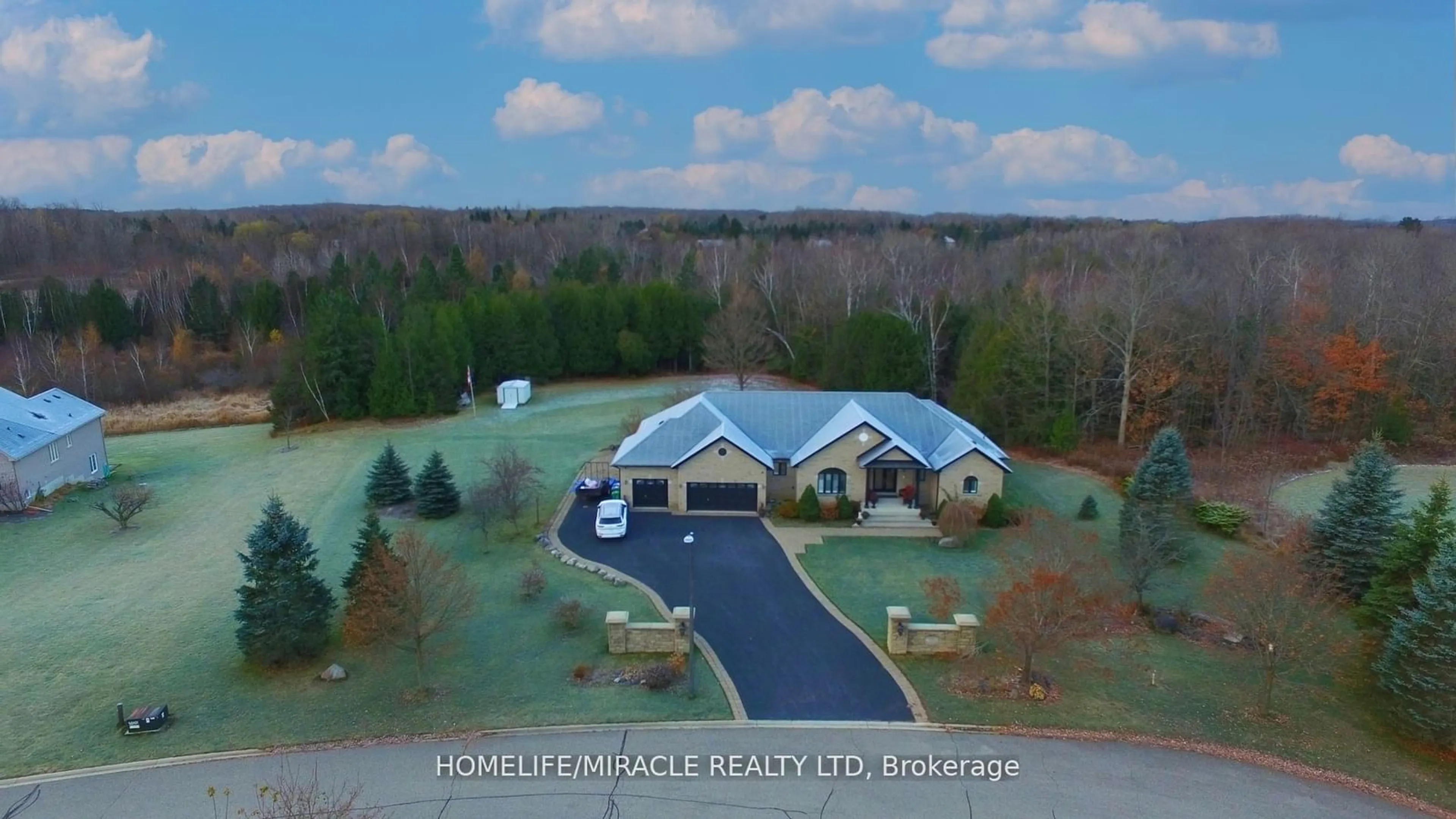 A pic from outside/outdoor area/front of a property/back of a property/a pic from drone, water/lake/river/ocean view for 15 Rolling Meadow Dr, Caledon Ontario L7K 0N2