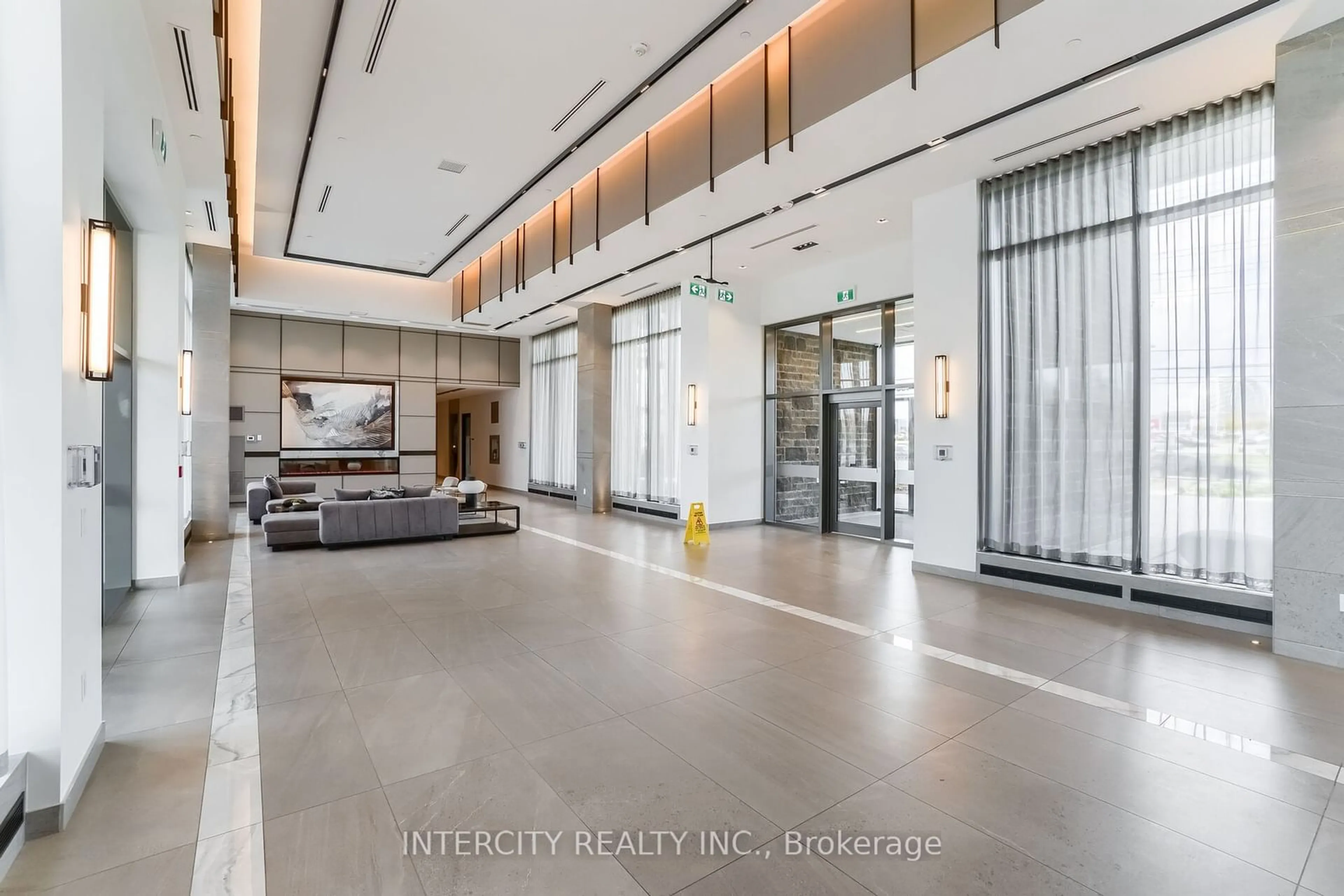 Indoor foyer for 4675 Metcalfe Ave #510, Mississauga Ontario L5M 0Z8