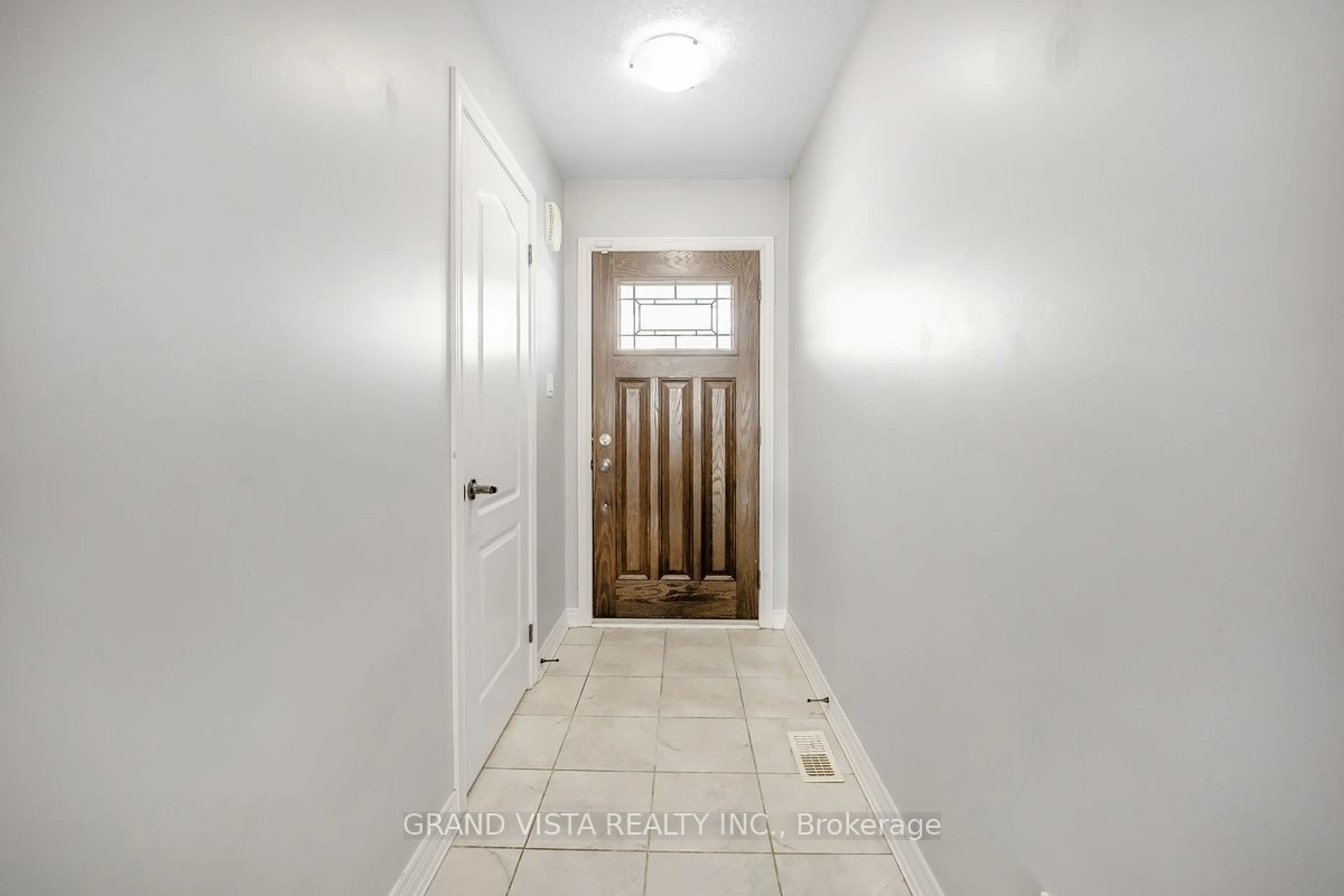 Indoor entryway for 124 Parkinson Cres ## 52, Orangeville Ontario L9W 6X3