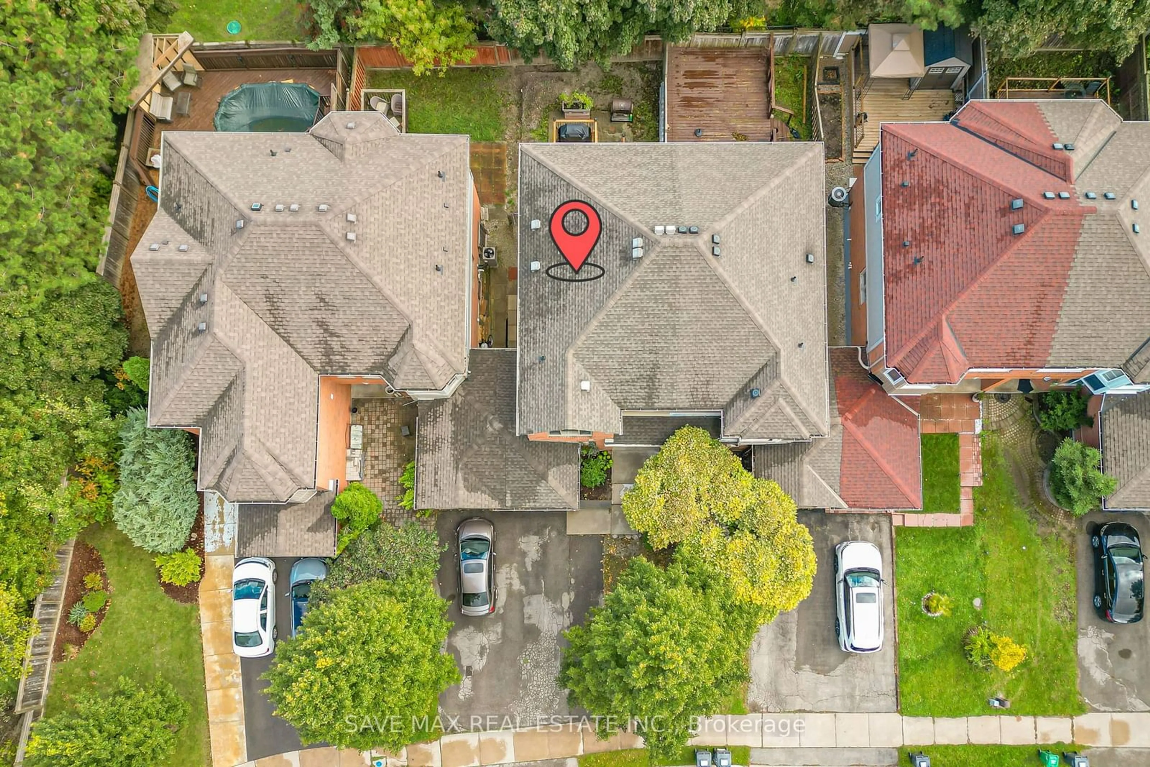 A pic from outside/outdoor area/front of a property/back of a property/a pic from drone, street for 10 Deer Creek Pl, Brampton Ontario L6Z 4T5