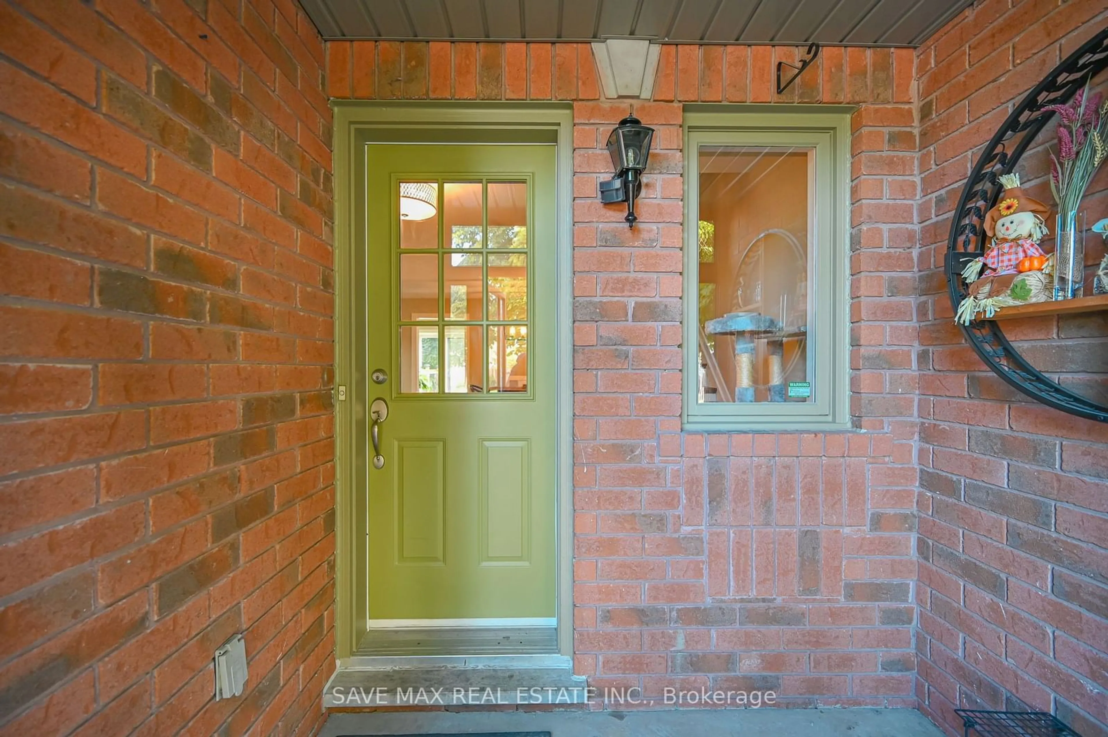 Indoor entryway for 10 Deer Creek Pl, Brampton Ontario L6Z 4T5