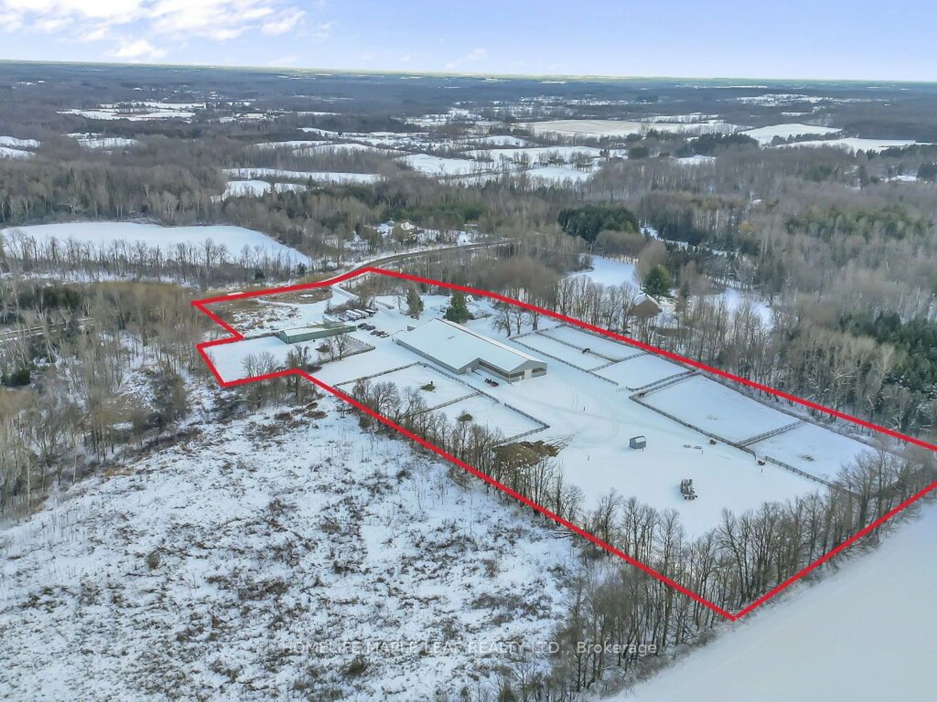 A pic from outside/outdoor area/front of a property/back of a property/a pic from drone, building for 2183 20 Side Rd Rd, Milton Ontario L0P 1J0