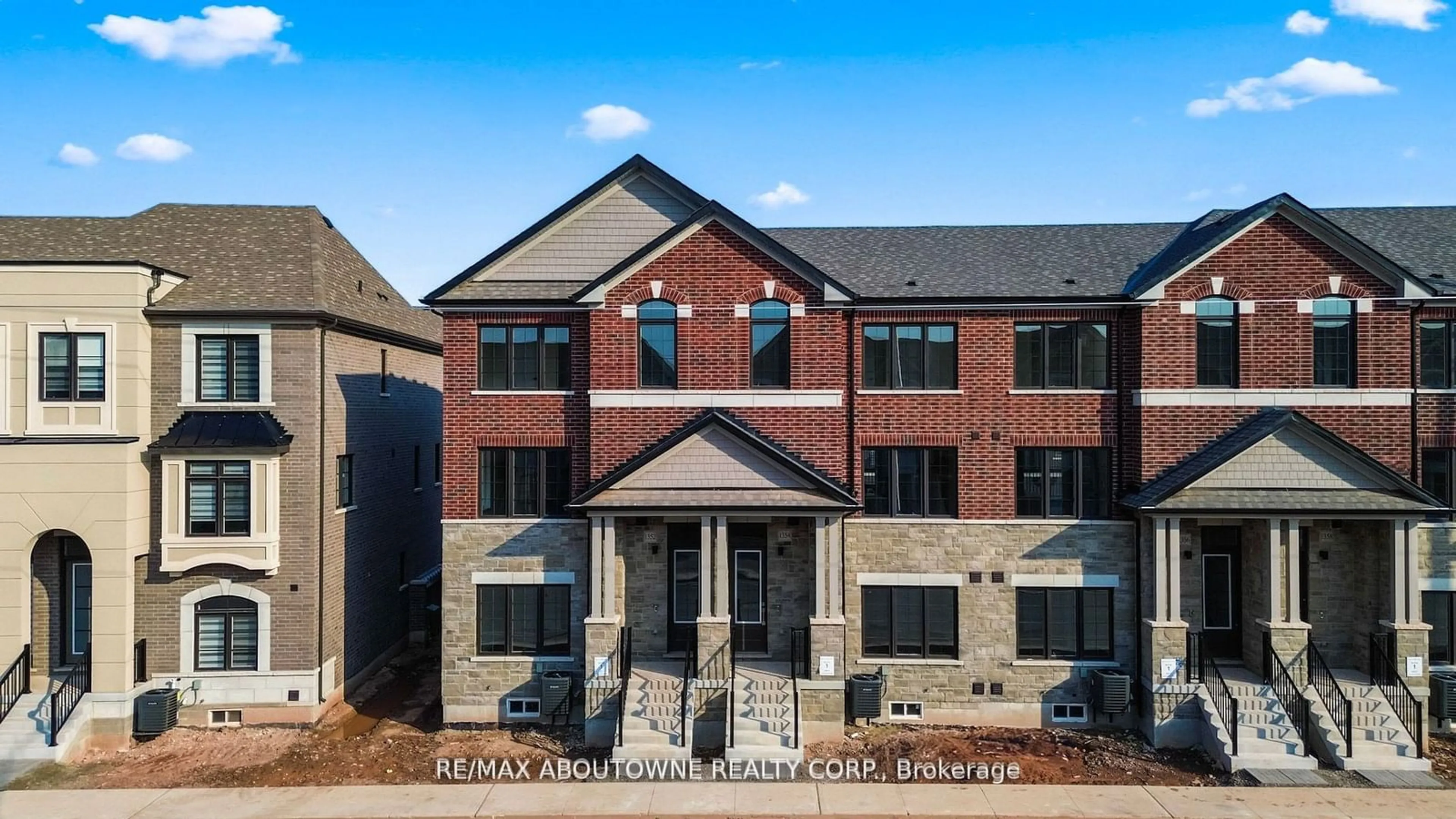 Home with brick exterior material, building for 1354 William Halton Pkwy, Oakville Ontario L6M 5R2