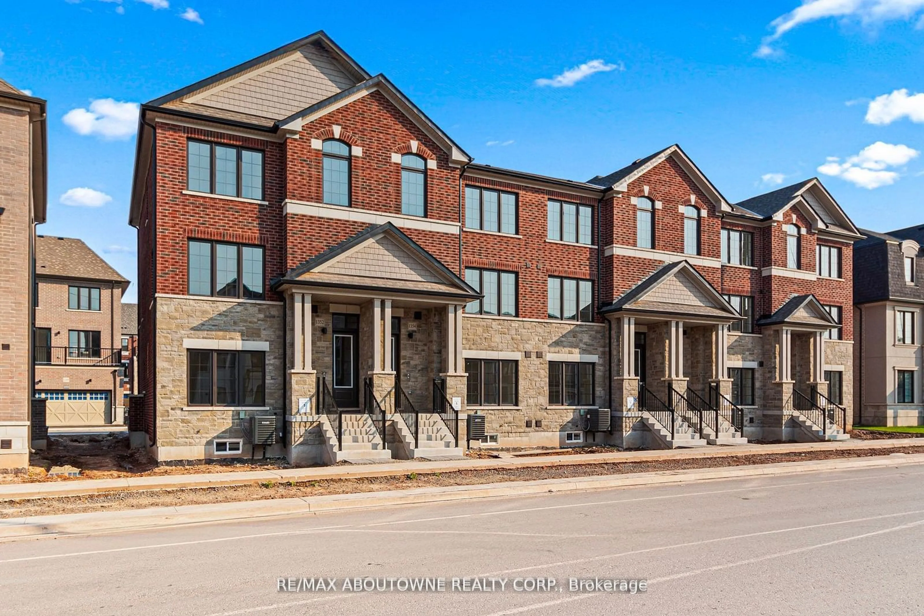 Home with brick exterior material, unknown for 1354 William Halton Pkwy, Oakville Ontario L6M 5R2