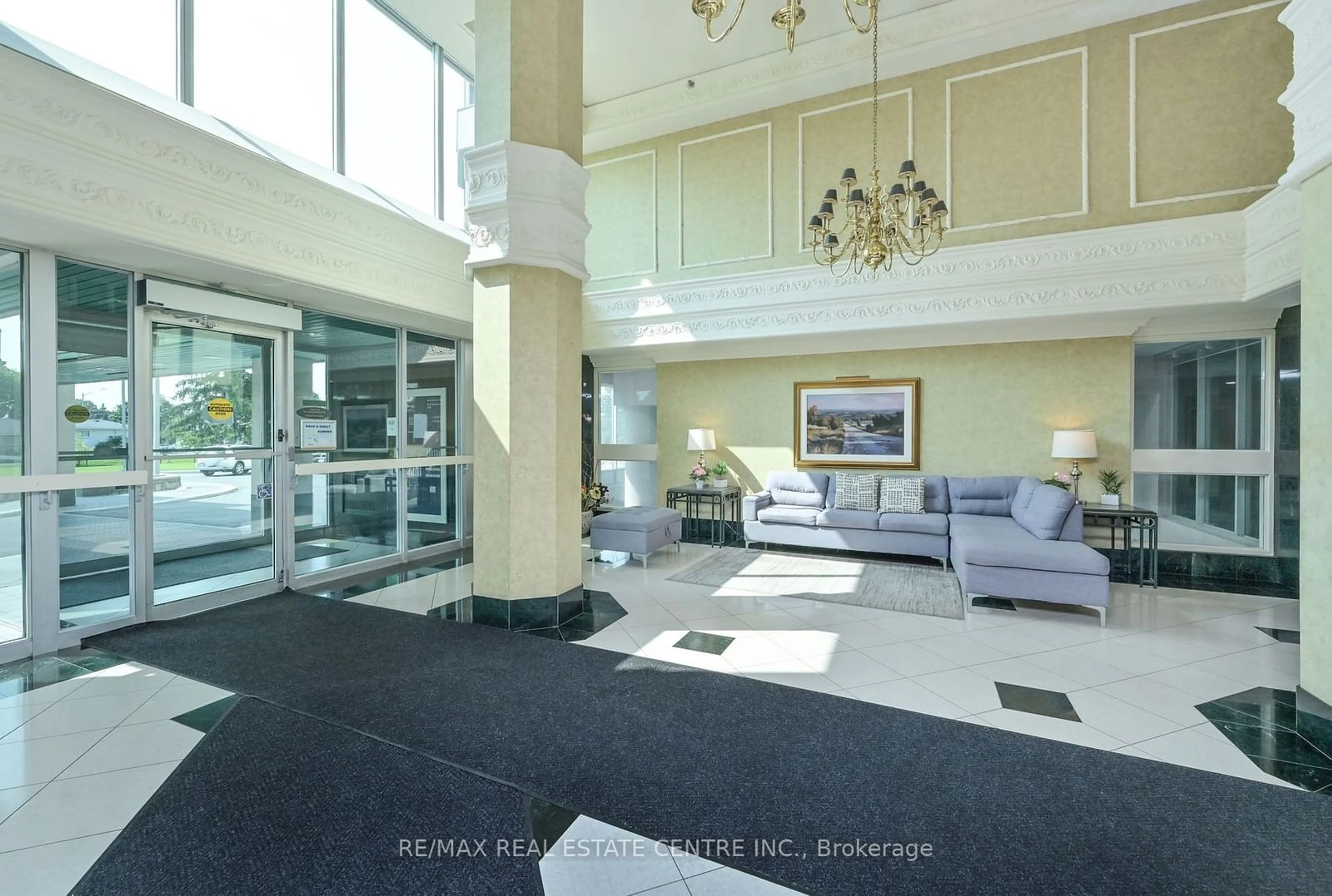 Lobby for 320 Mill St #1203, Brampton Ontario L6Y 3V2