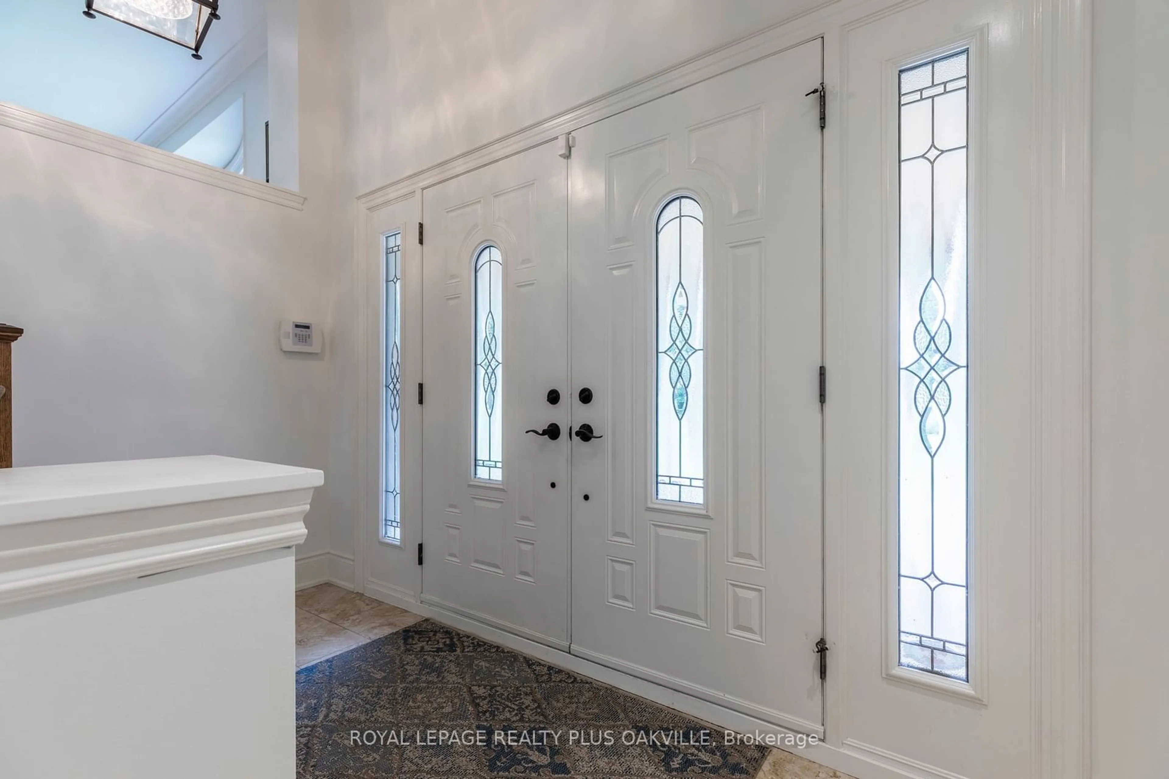 Indoor entryway for 165 Walby Dr, Oakville Ontario L6L 4C9