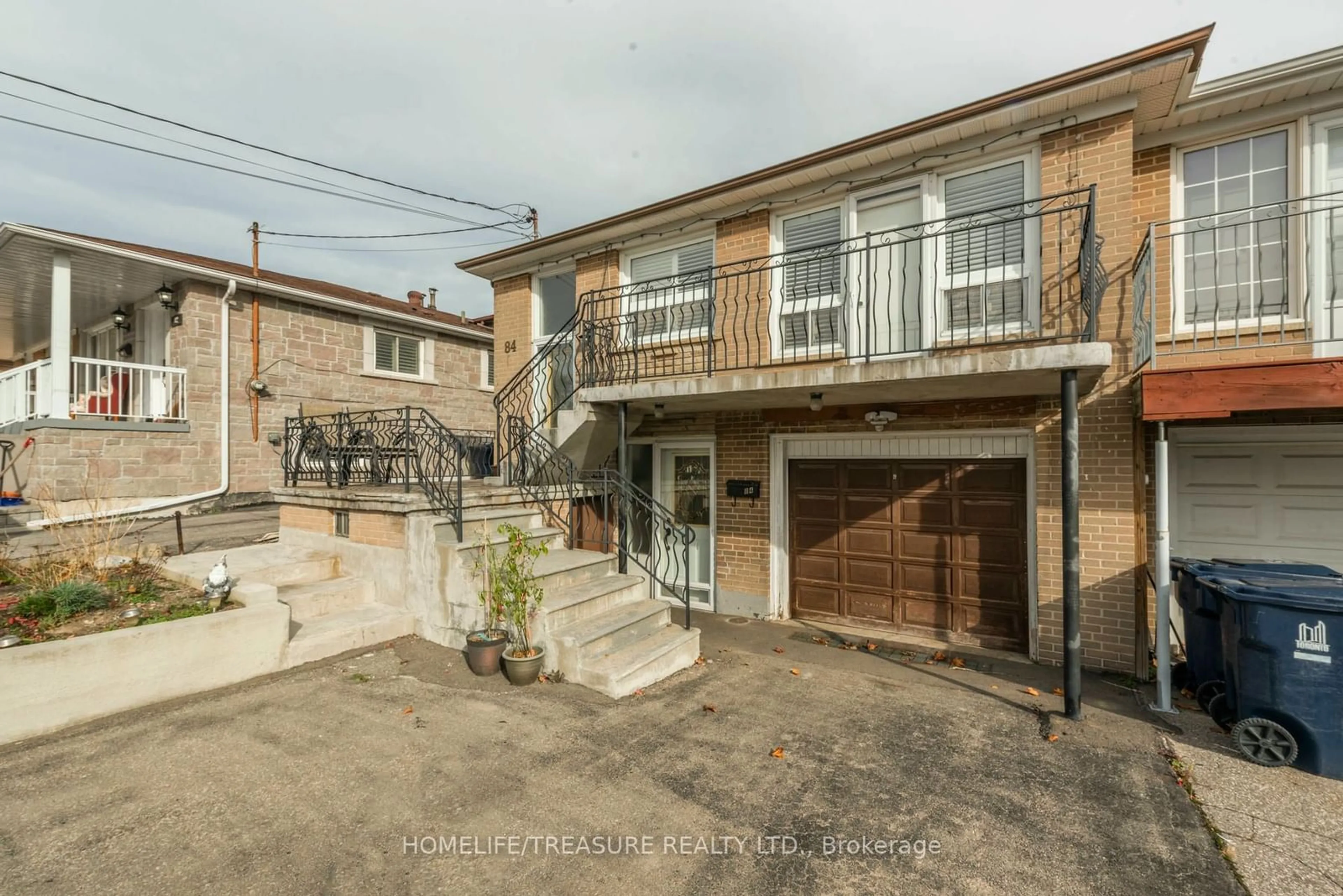 A pic from outside/outdoor area/front of a property/back of a property/a pic from drone, street for 84 LASKAY Cres, Toronto Ontario M3N 1P3