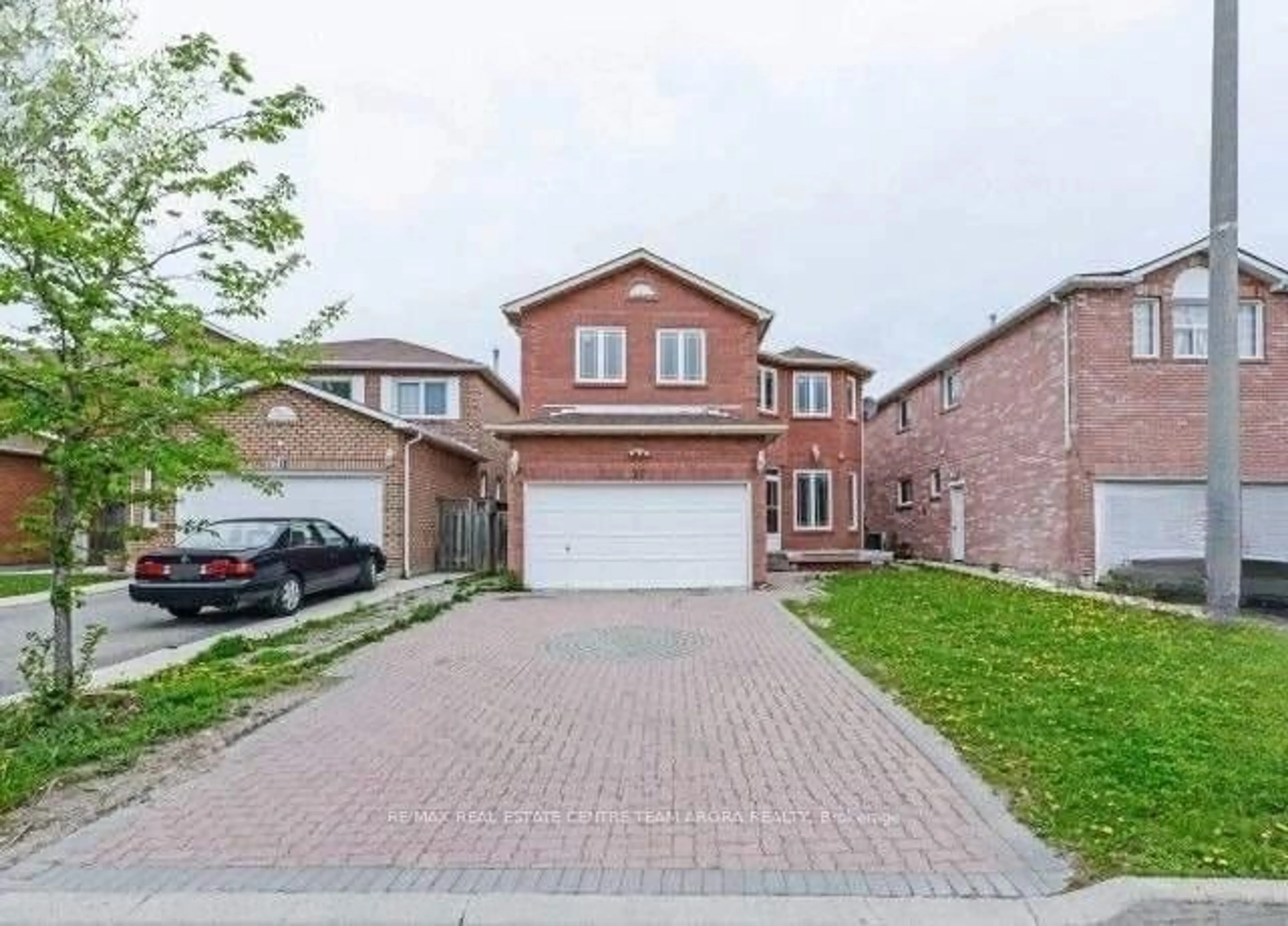 Home with brick exterior material, street for 27 Cannon Cres, Brampton Ontario L6Y 4L8