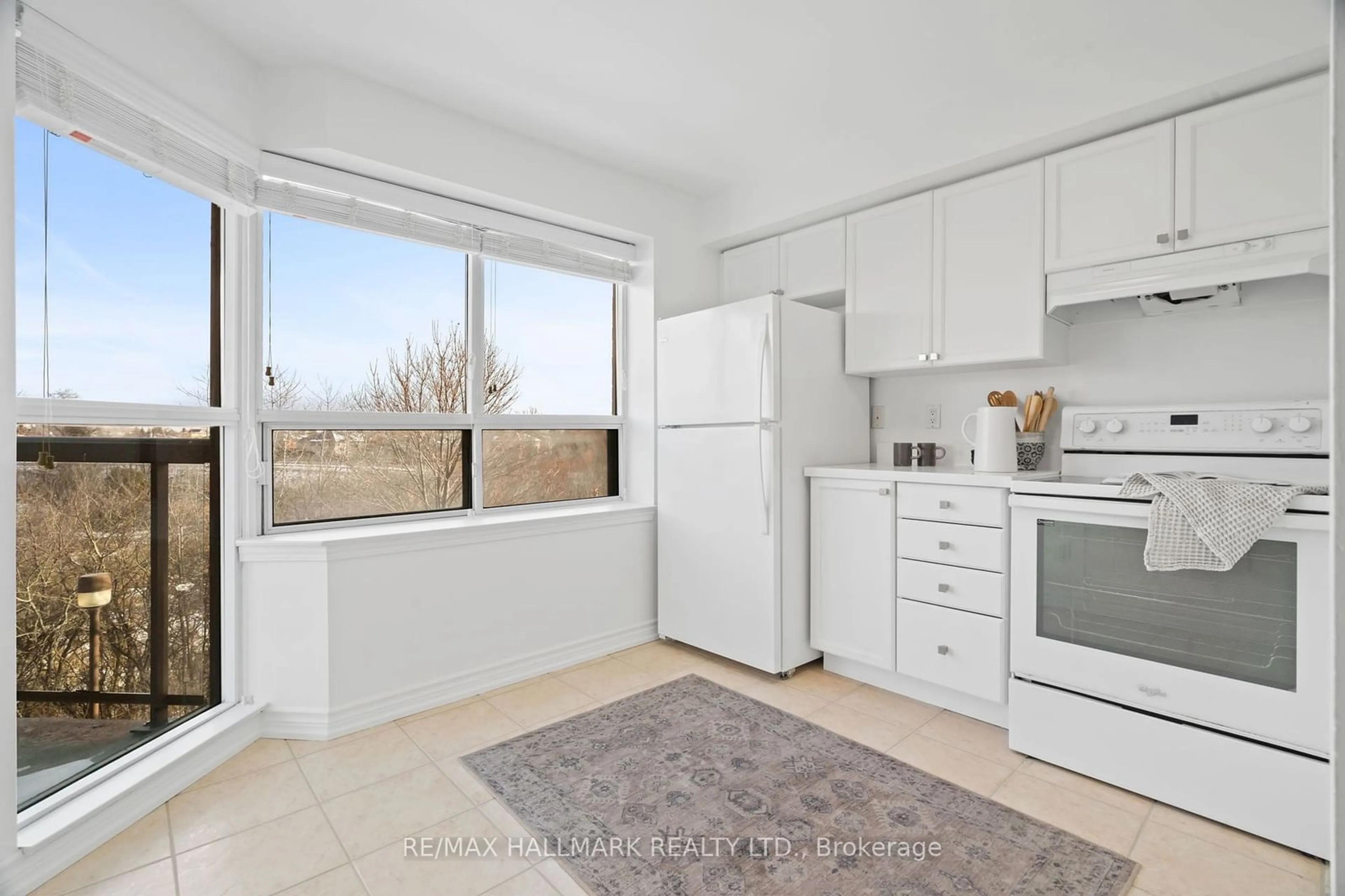 Standard kitchen, unknown for 300 Ray Lawson Blvd #306, Brampton Ontario L6Y 5H5