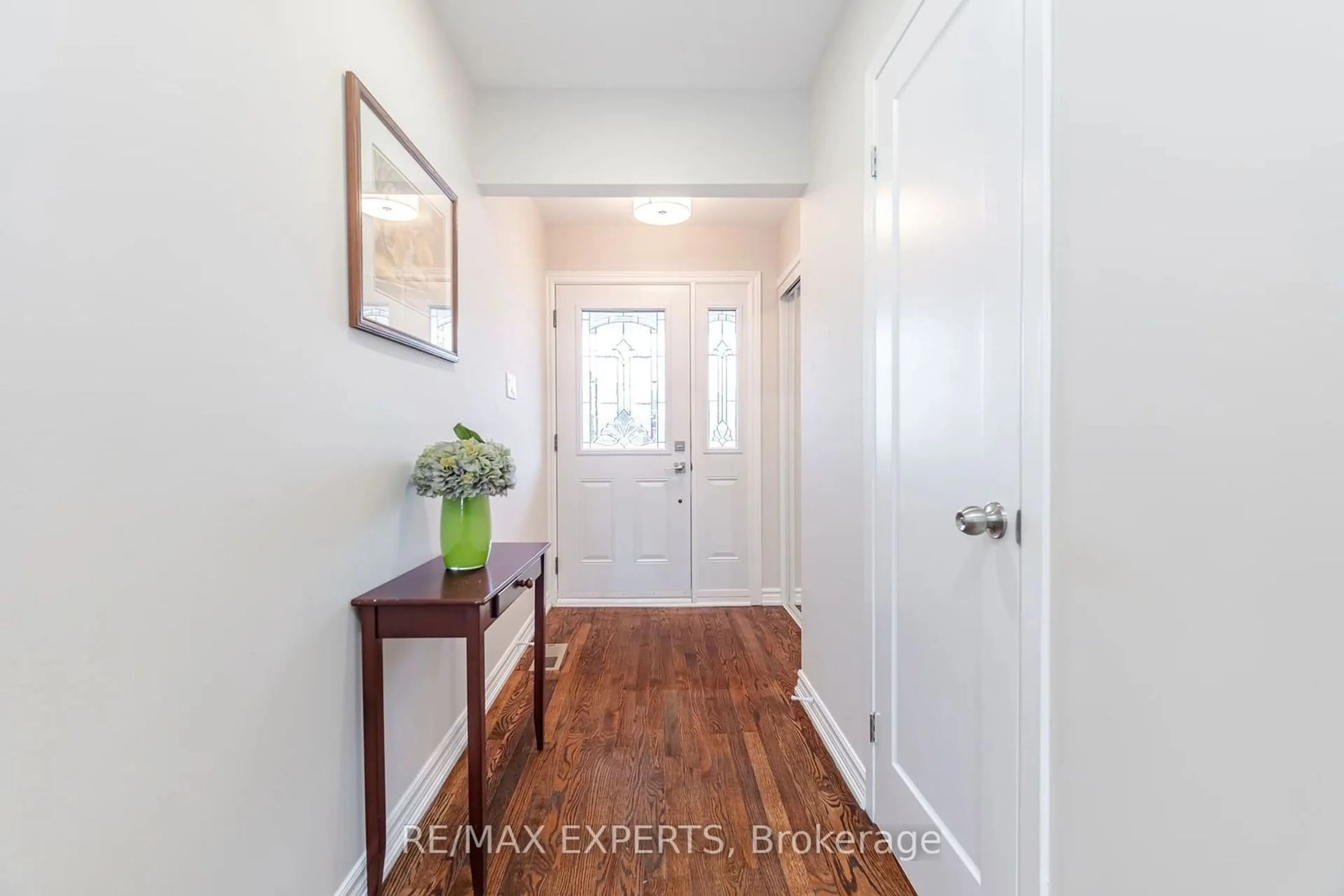 Indoor entryway for 509 Cavell Dr, Mississauga Ontario L5B 2P2